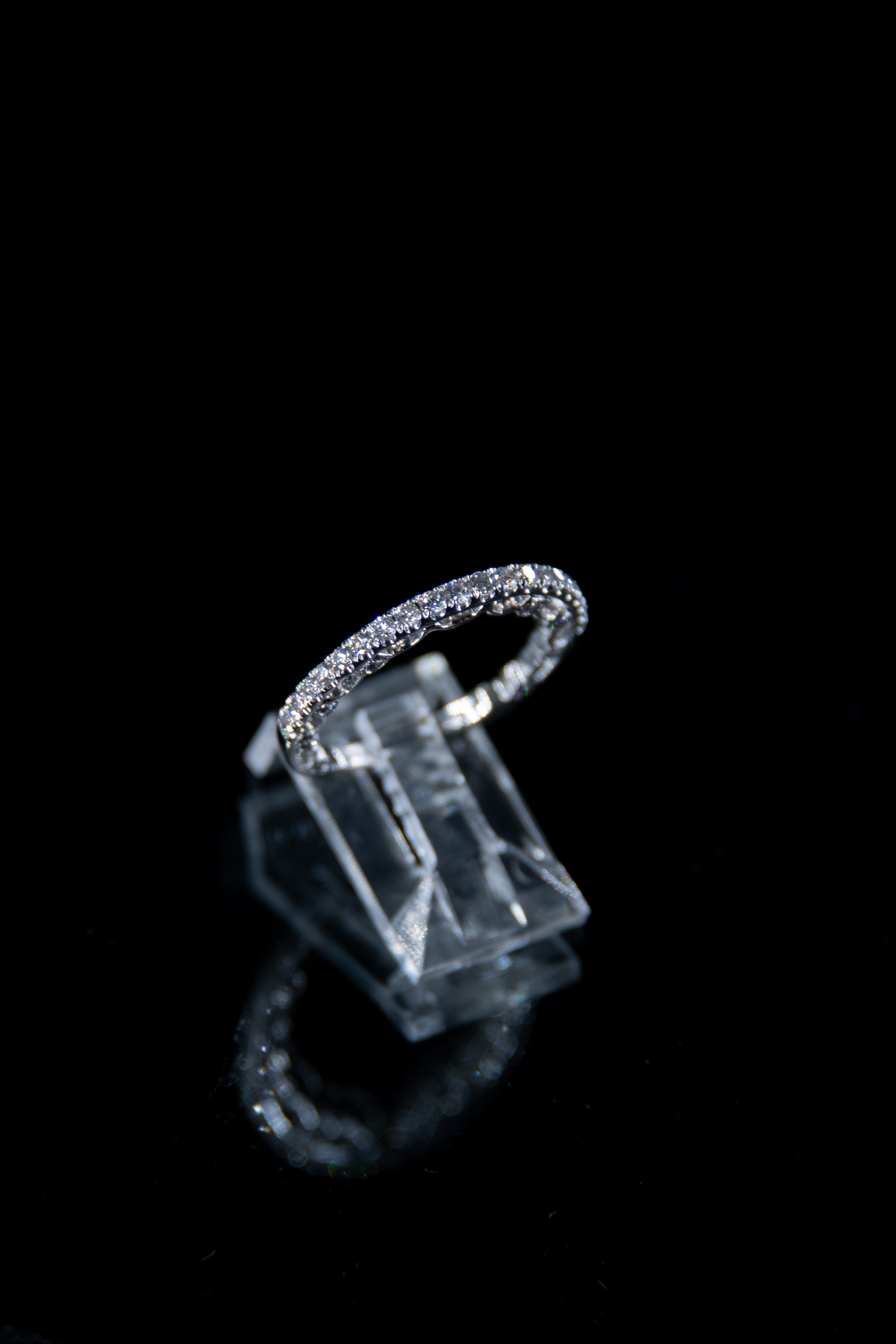 Oro blanco con diamantes