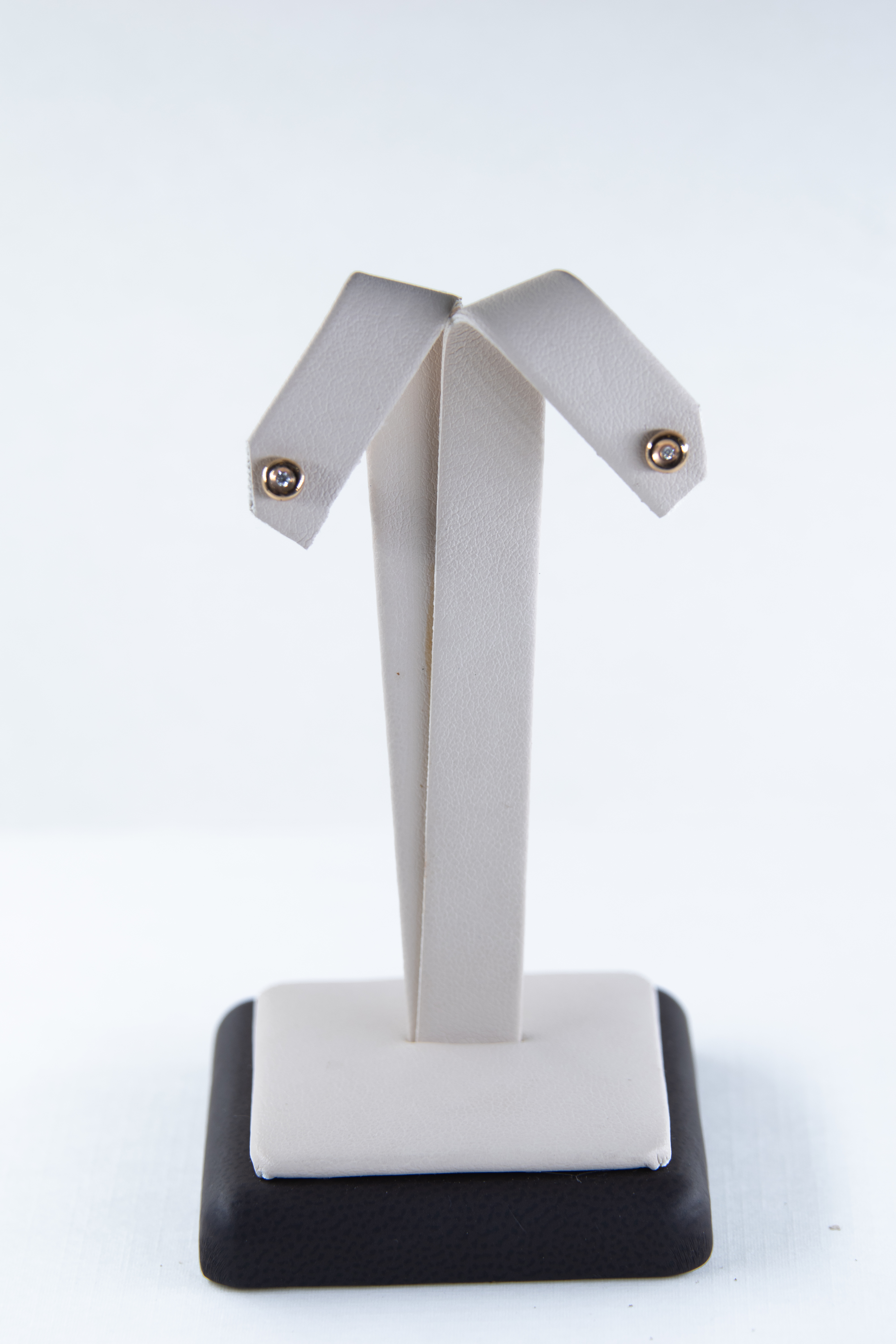 Aretes tipo stud elegantes