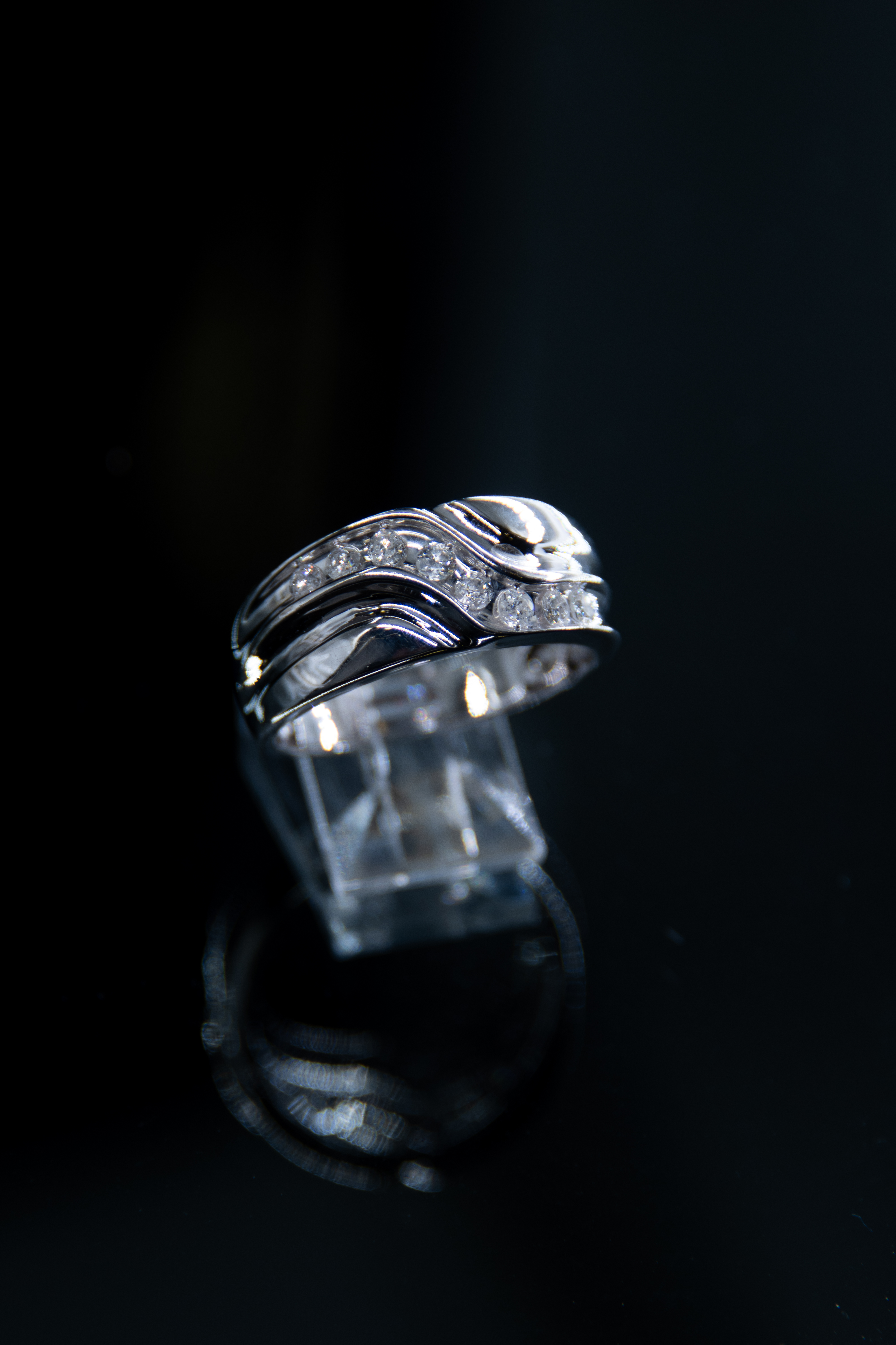 Oro blanco con diamantes