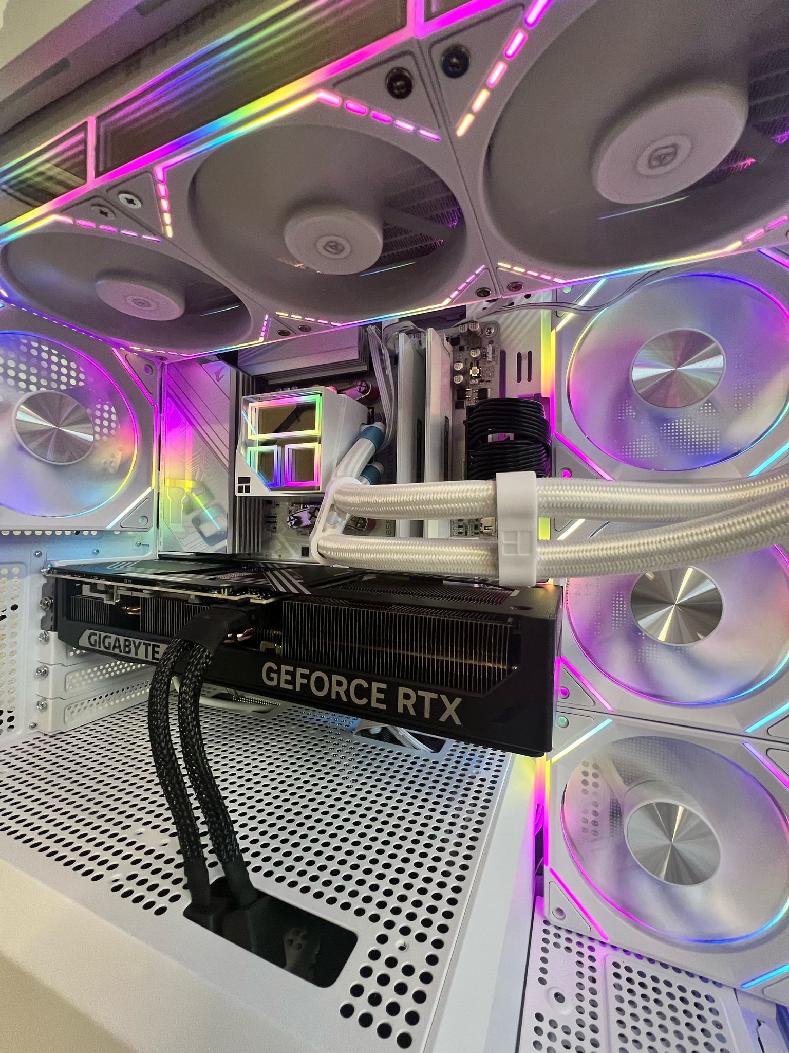 PC Gamer Blanc RTX 5070 12GB / Ryzen 5 7500F