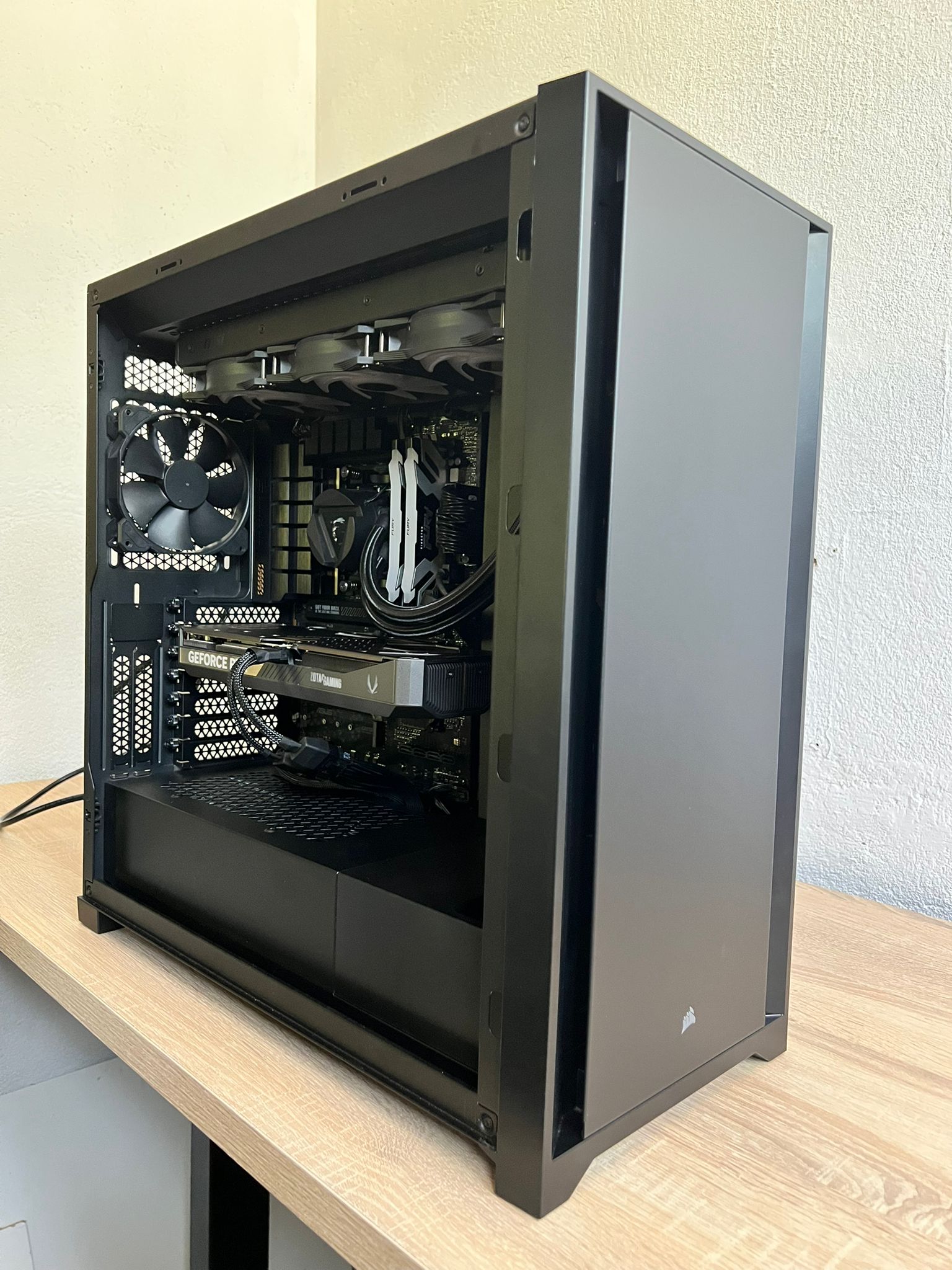 Corsair 5000D RTX 5070 12GB / Ryzen 7 9700X