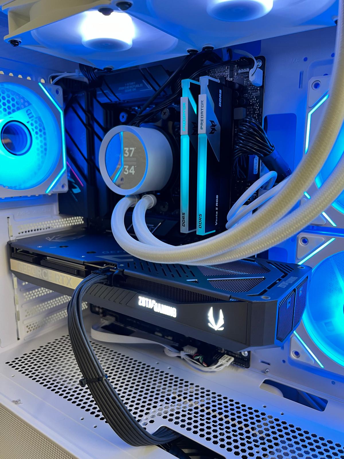 PC GAMER ZALMAN RTX 5070 + RYZEN 7 7700 