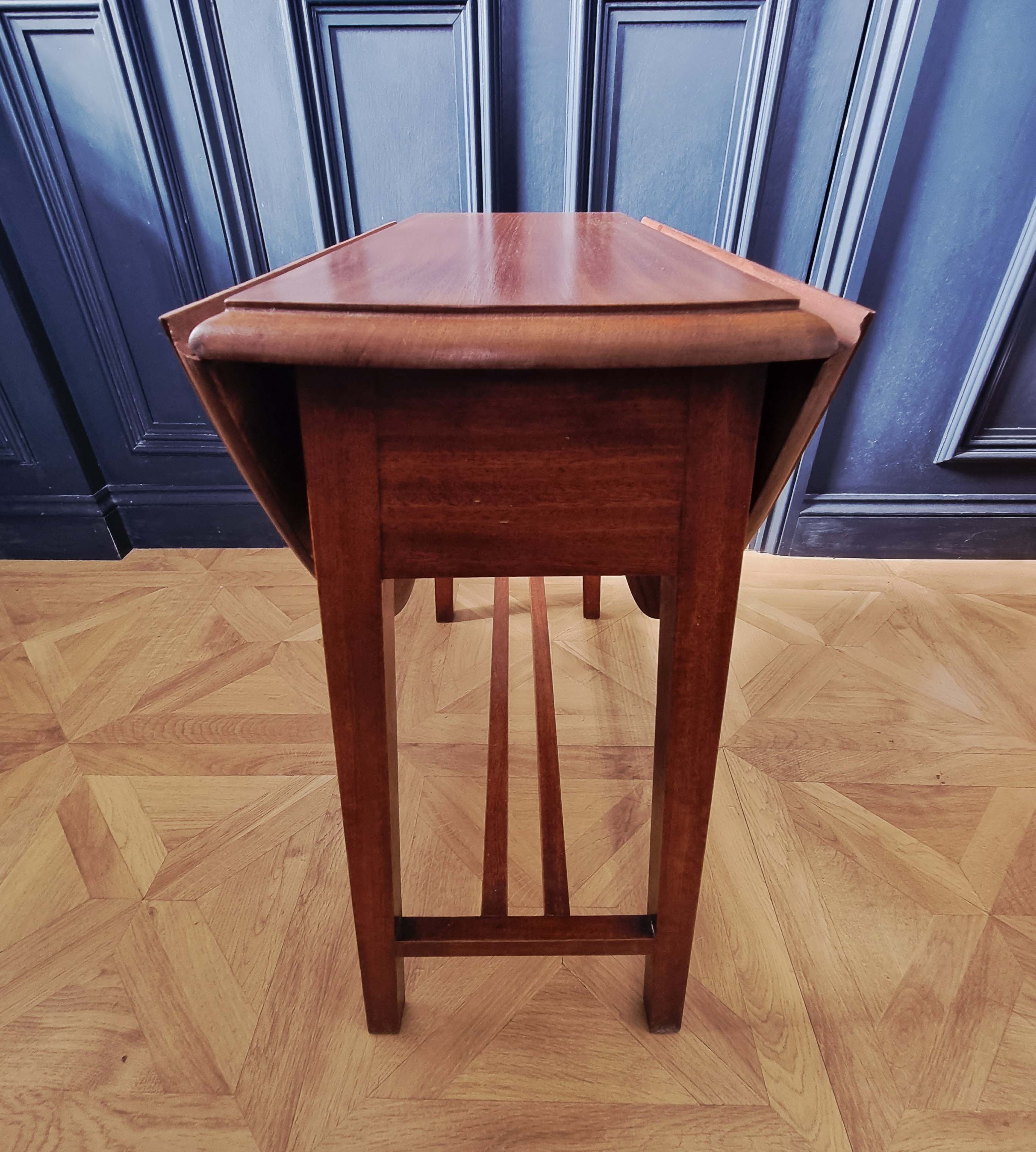 Beautiful Mid-Century Occasional Rotating Drop-Leaf Table
