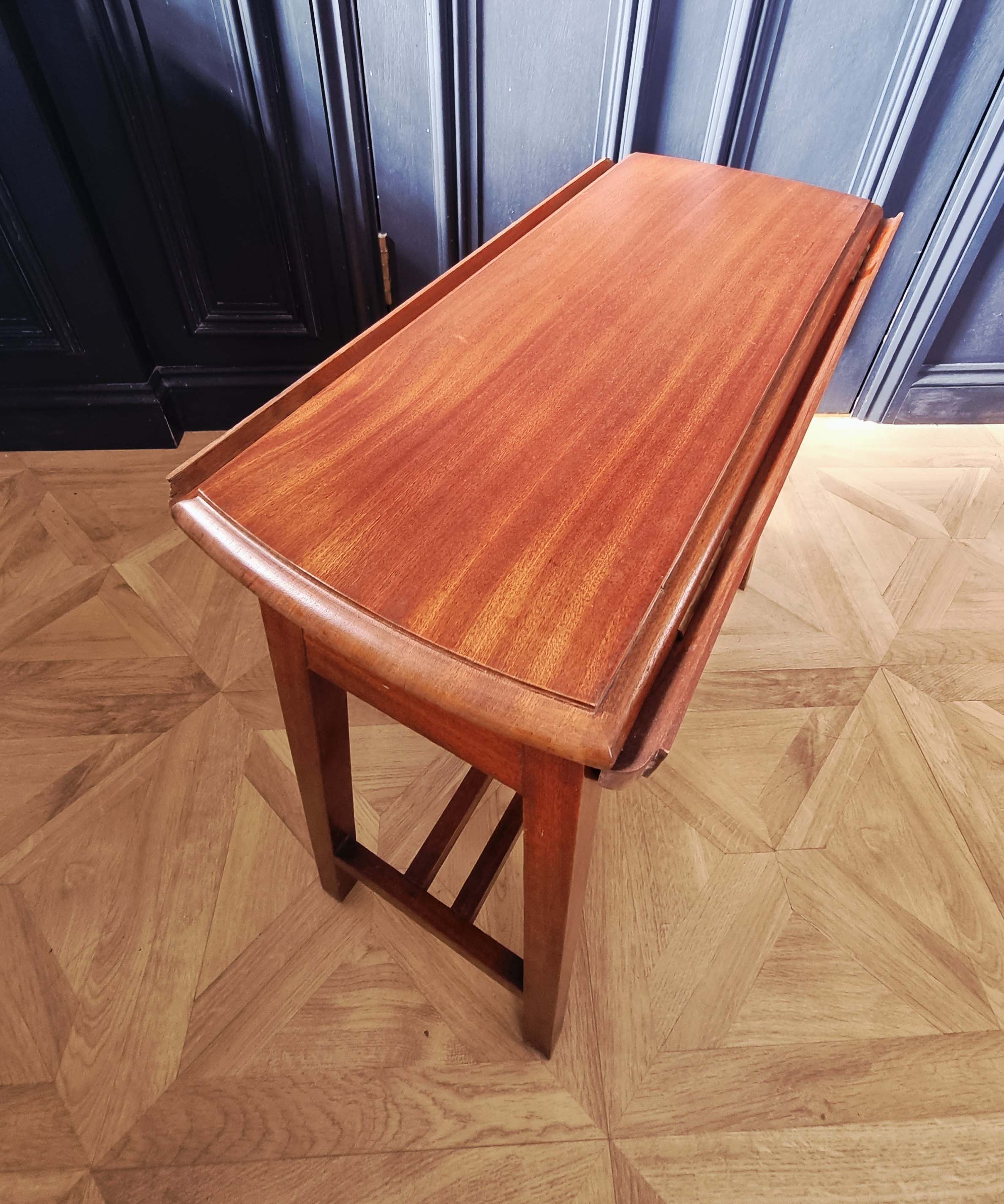 Beautiful Mid-Century Occasional Rotating Drop-Leaf Table