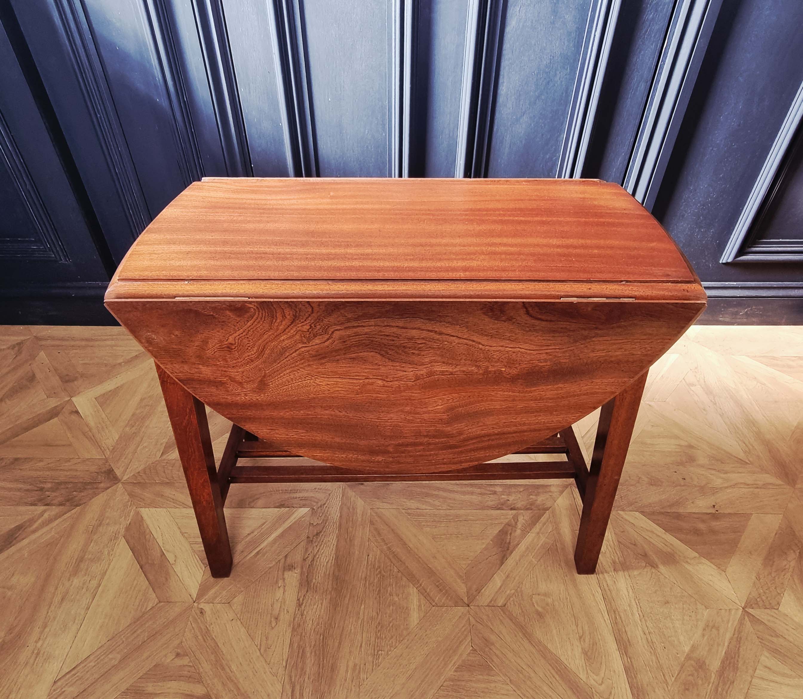 Beautiful Mid-Century Occasional Rotating Drop-Leaf Table