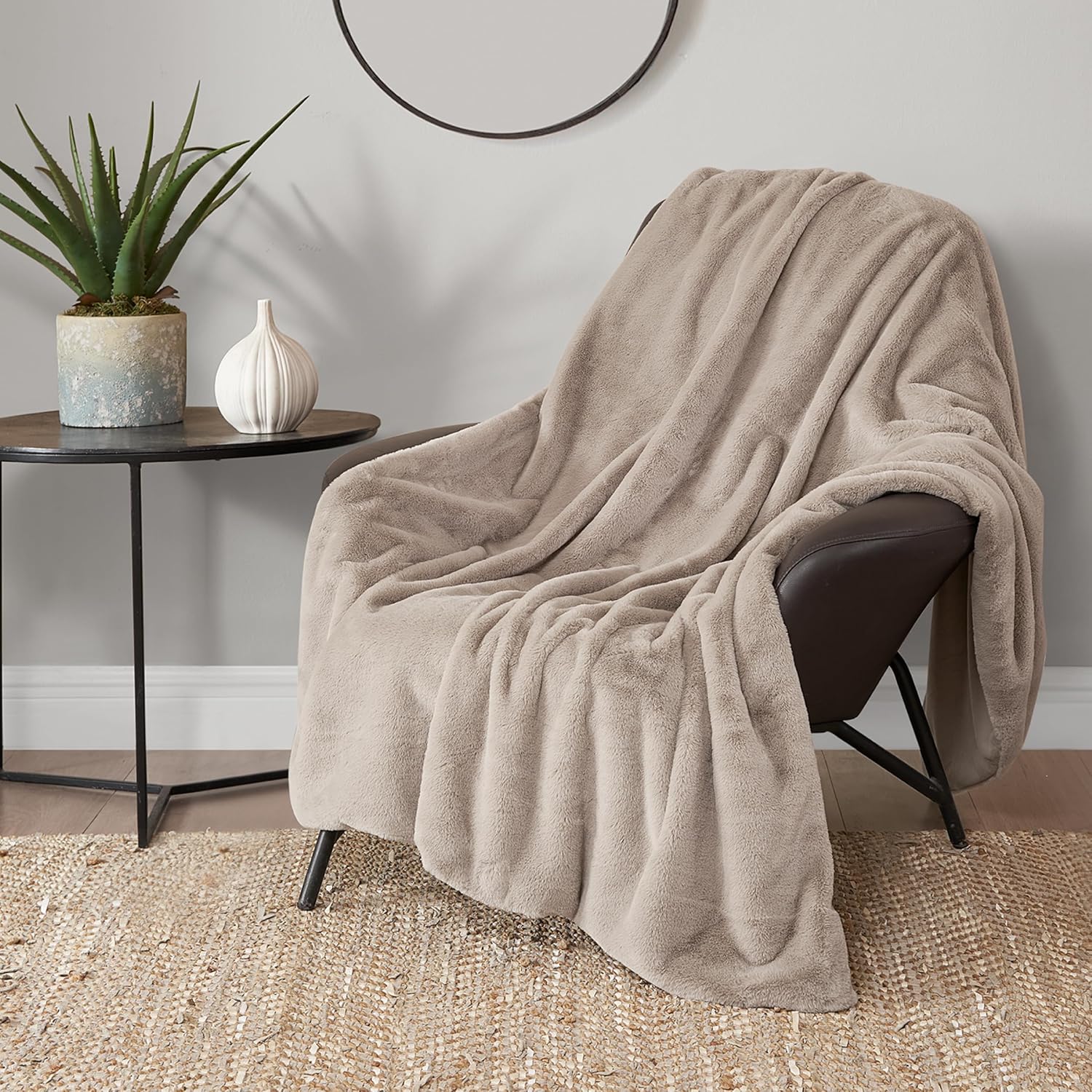 Solid Rabbit Mink Faux Fur Throw Blanket, Plush Faux Fur Blanket for Sofa or Bed, 50"x70", Tan