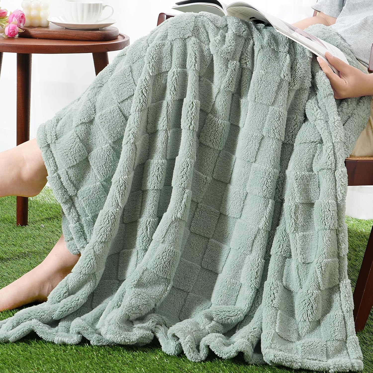 Ultra Soft Fleece Blanket Queen Size - Checkered Jacquard Flannel, No Shedding & No Pilling, Cozy Lightweight All Season Decor for Couch/Bed, Aqua Gray, 90x90 Inches