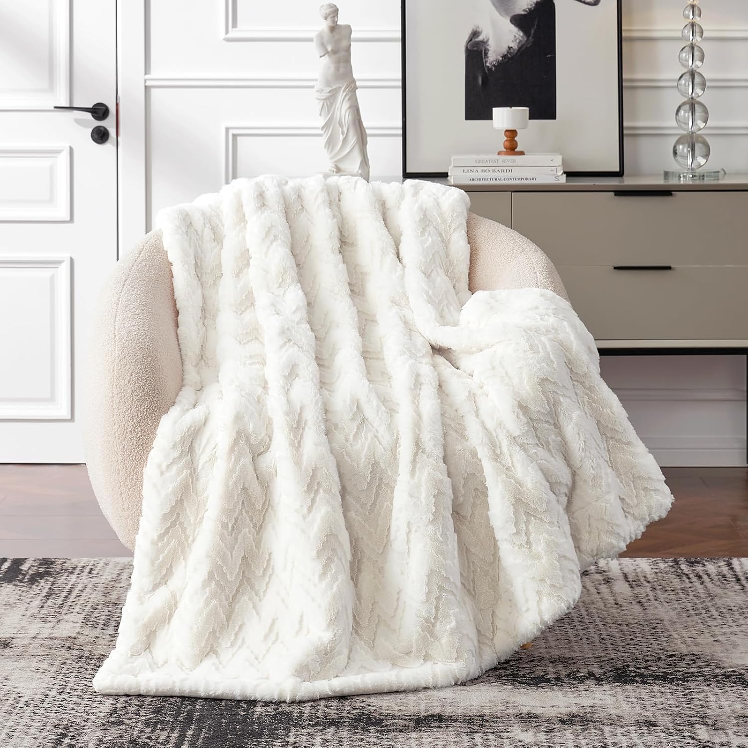 Faux Fur Throw Blanket for Couch, 4D Zigzag Ultra Soft Fuzzy Plush Cozy Throw Gifts Blanket for Women,Cream White Blanket for Sofa Bedroom Living Room.50 * 60 Inches