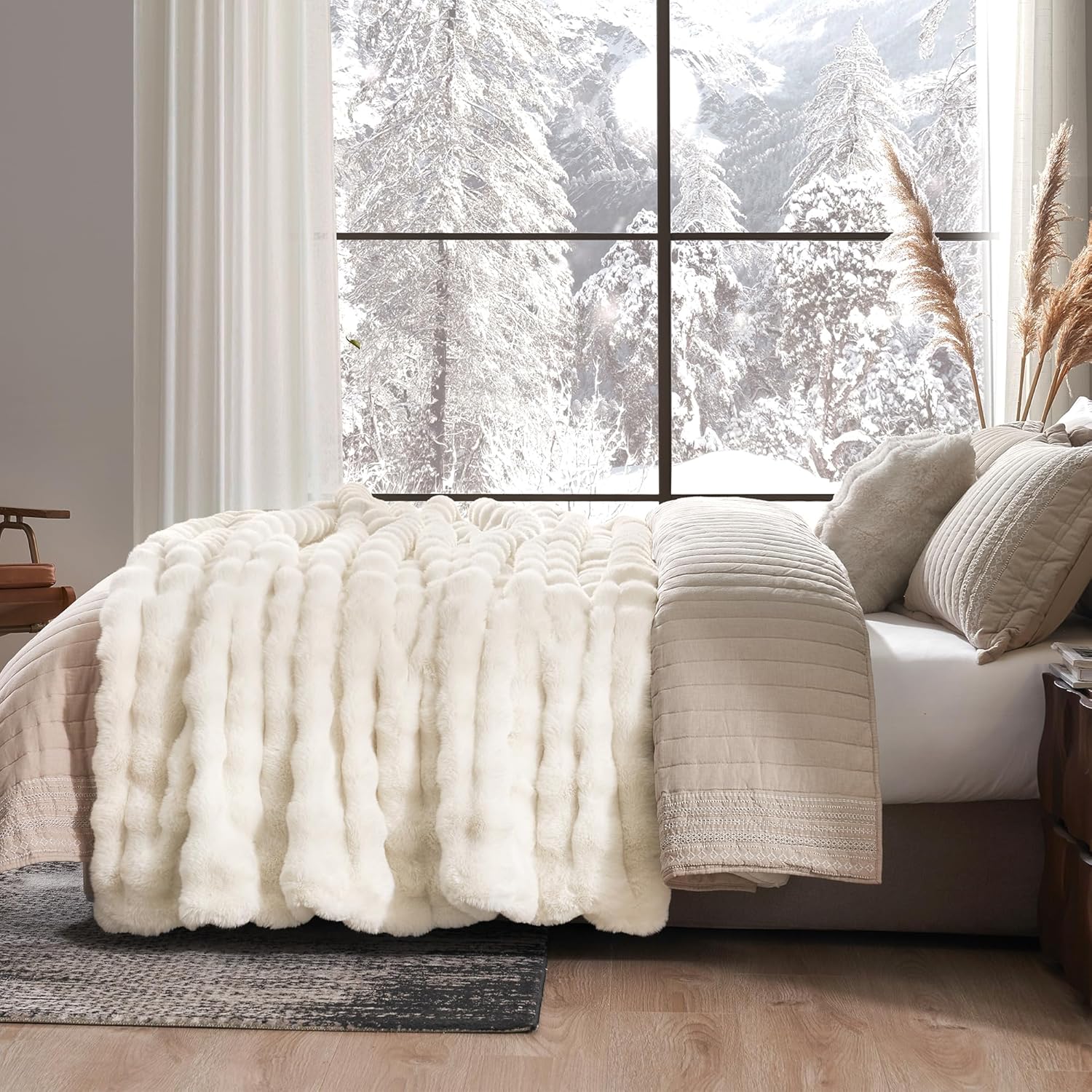 Faux Fur Throw Blanket for Couch, Fuzzy Soft Plush Thick Bubble Blanket for Sofa Bedroom Living Room, 50 x 60 Inches, Cream White