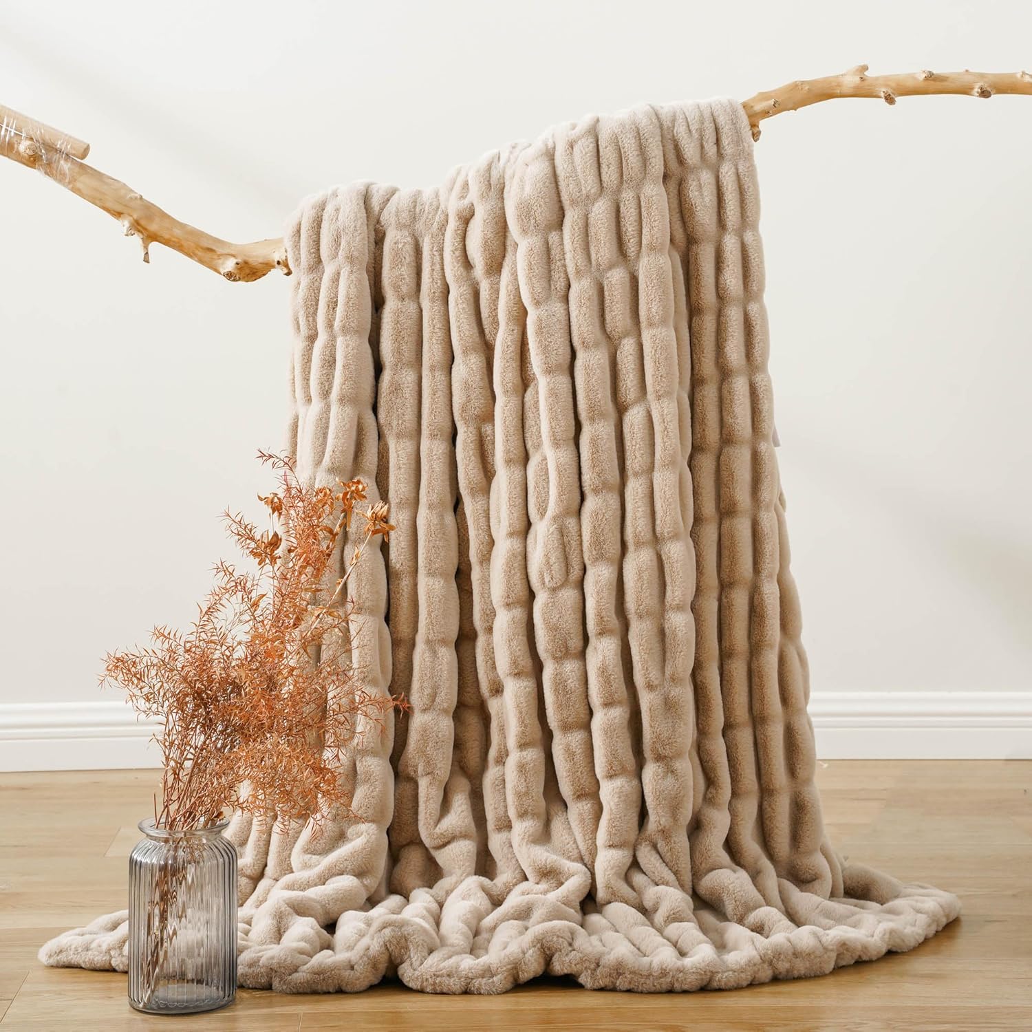 Beige Faux Fur Throw Blanket, Double Side Reversible Ruched Rabbit Fur Blanket for Couch, Bed, Cozy Soft Warm Mink Blanket, 50x60 Inches