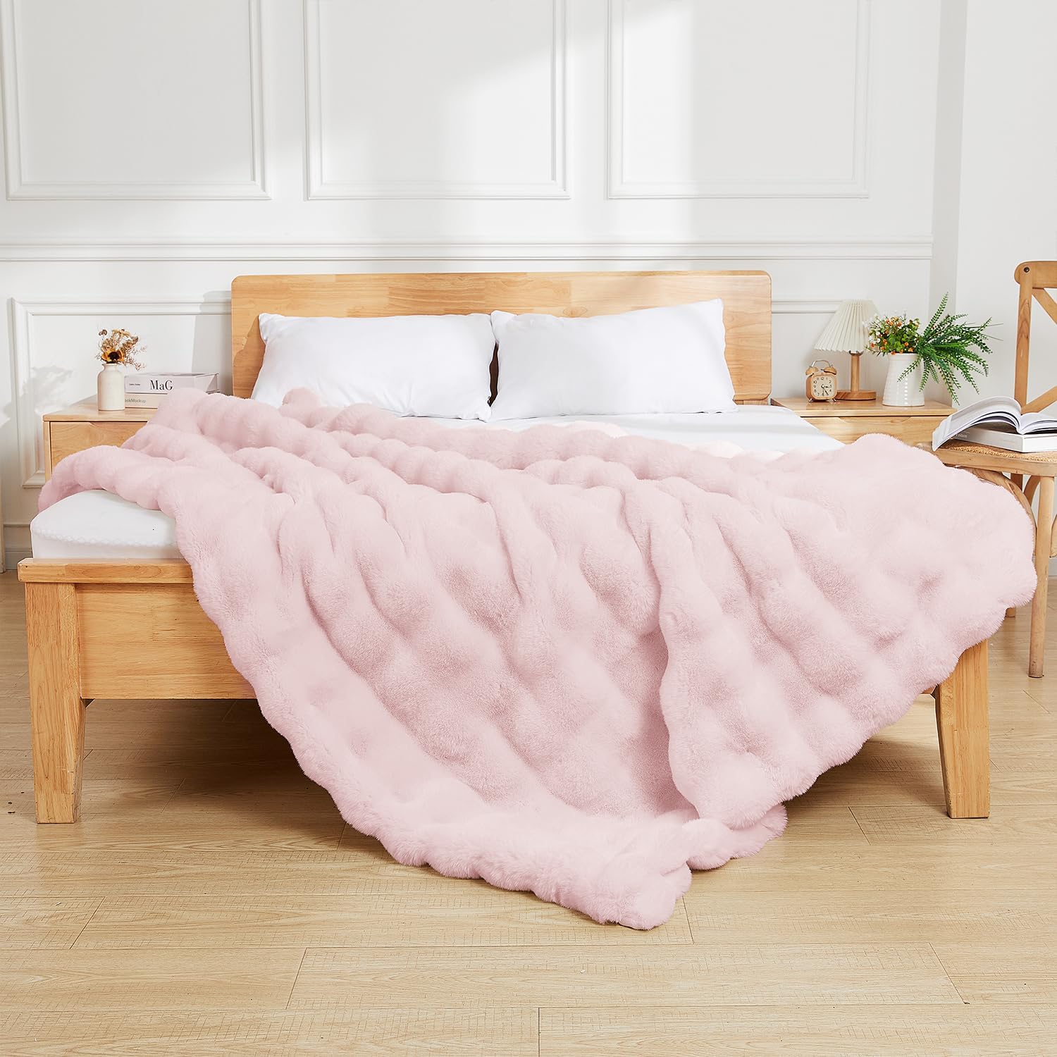Pink Faux Fur Throw Blanket for Couch Bubble Cute Soft Warm Comforter Thick Furry Blanket for Sofa Bedroom Cozy Blankets for Women Gift Luxury Blanket for All Seasons 50''x60'', 860gsm