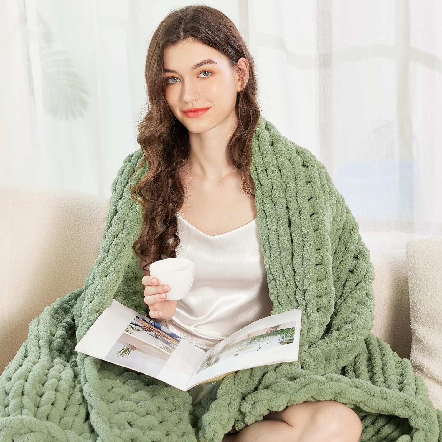 Chunky Knit Blanket Throw, 100% Hand Knit Chenille Throw Blanket for Sofa & Home Decor, Soft and Cozy Knitted Throw Blankets (Sage Green，51"x63")