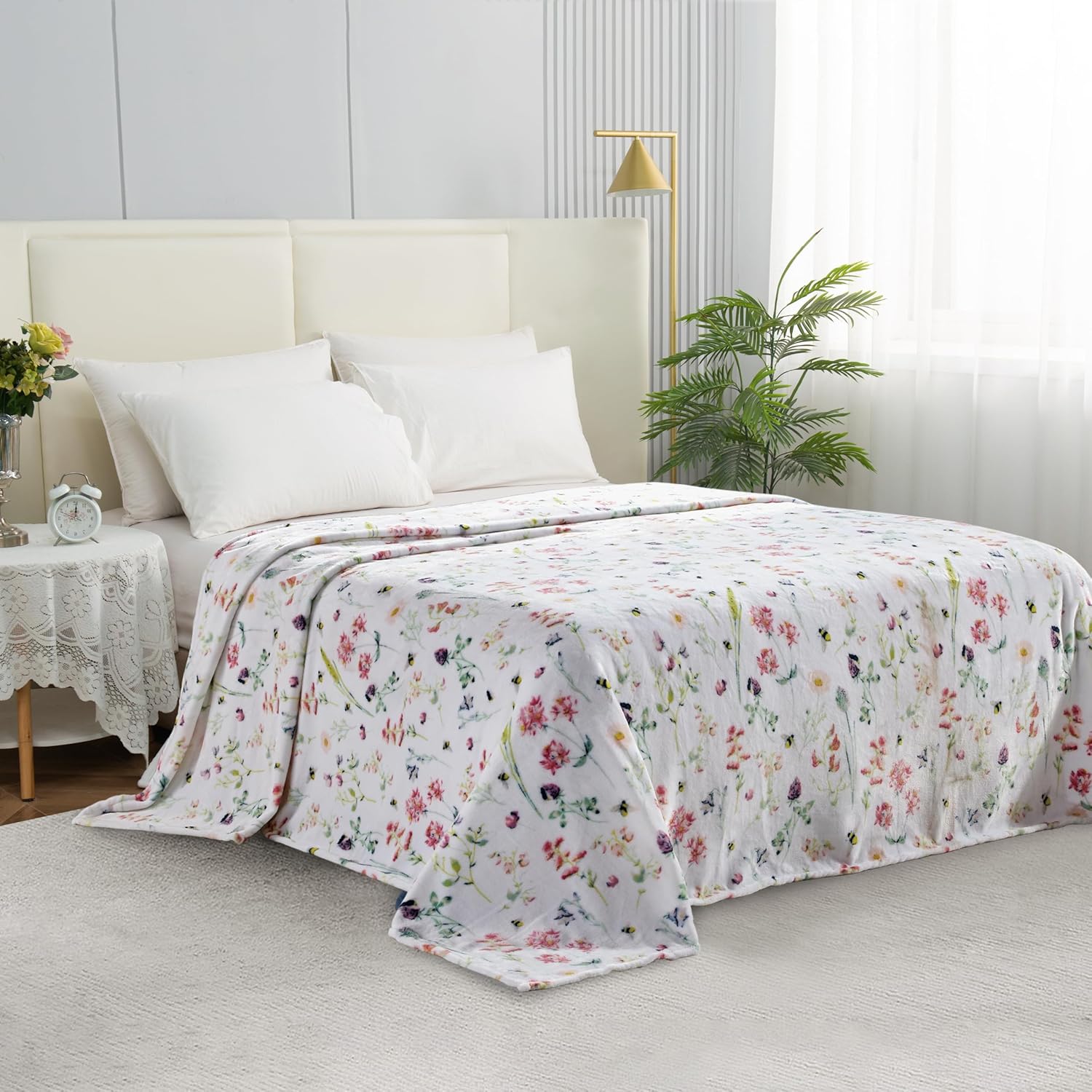 Ultra Soft Print Flannel Fleece Bed Blanket, Cozy-Fuzzy Lightweight Bedspread Coverlet, All Season Decorative Blanket for Couch, Sofa, Floral Design, Queen Size, Bloom