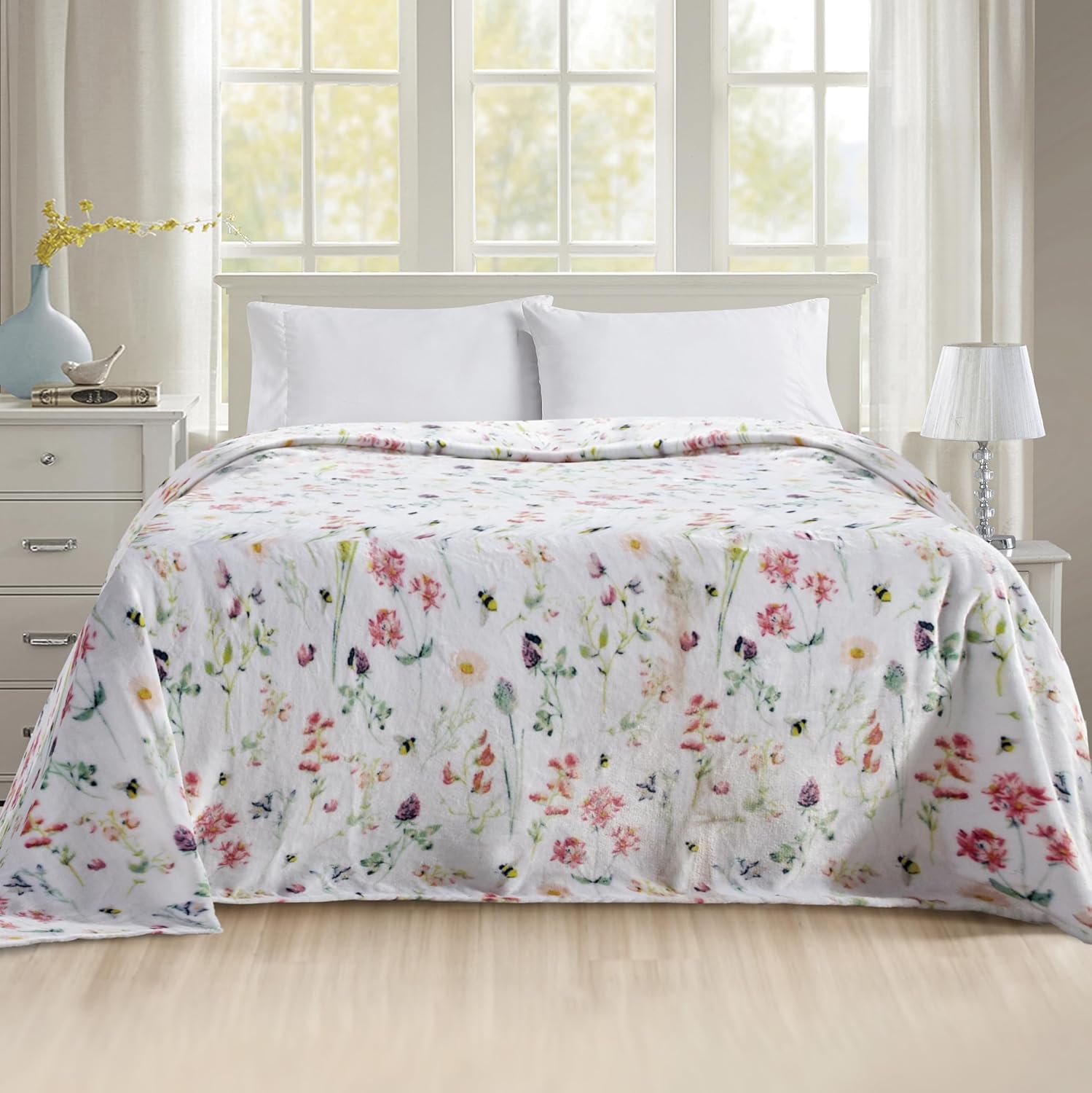 Ultra Soft Print Flannel Fleece Bed Blanket, Cozy-Fuzzy Lightweight Bedspread Coverlet, All Season Decorative Blanket for Couch, Sofa, Floral Design, Queen Size, Bloom