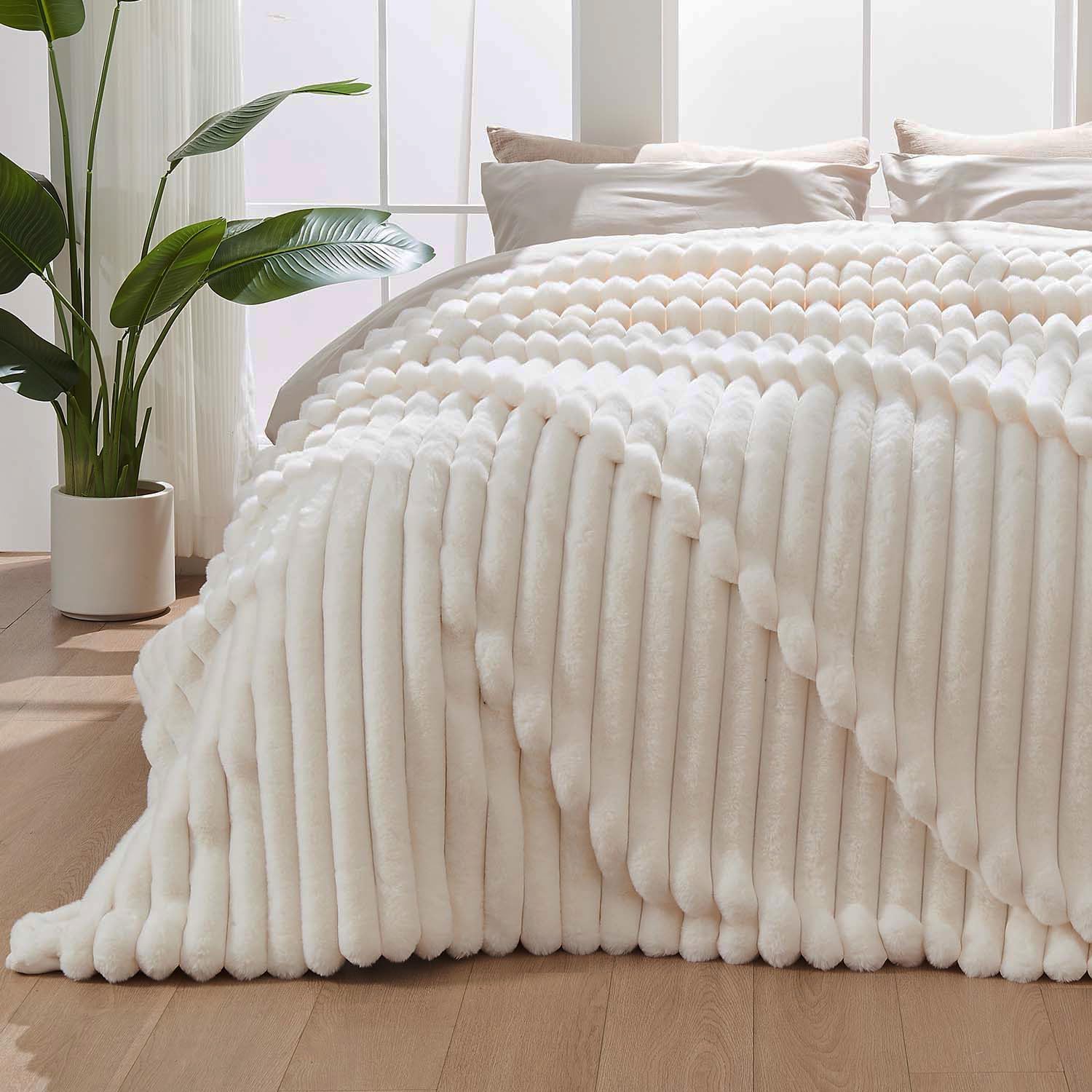 Blanket for Bed Queen Size, Cozy Soft Fluffy Fuzzy Cream White Blanket, Striped Warm Thick Furry Plush Shaggy Large Blankets for Women, 90x90 Inches