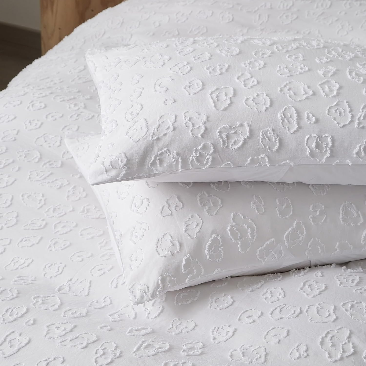 Tufted Duvet Cover Set King Size, Soft and Washed Microfiber Duvet Cover with Button Closure & 2 Pillowcases, Lightweight Leopard Print Textured (White,104"x90")