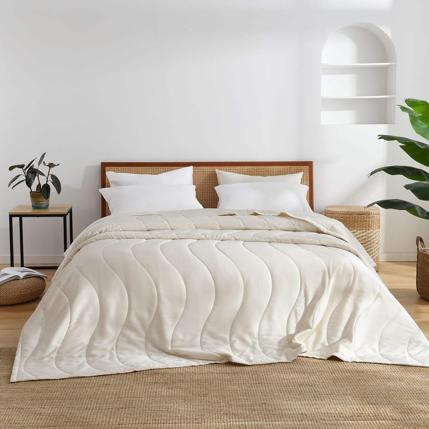 Cooling Comforter, Rayon Derived from Bamboo, Lightweight Summer Quilt Queen/Full Size 90"*90", Double Sided Comforter with Elegant Pattern, Hotel Luxury Bedding