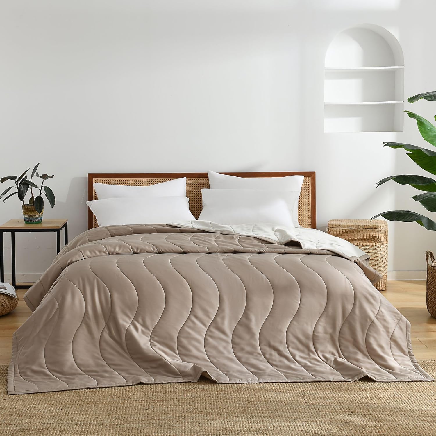 Cooling Comforter, Rayon Derived from Bamboo, Lightweight Summer Quilt Queen/Full Size 90"*90", Double Sided Comforter with Elegant Pattern, Hotel Luxury Bedding