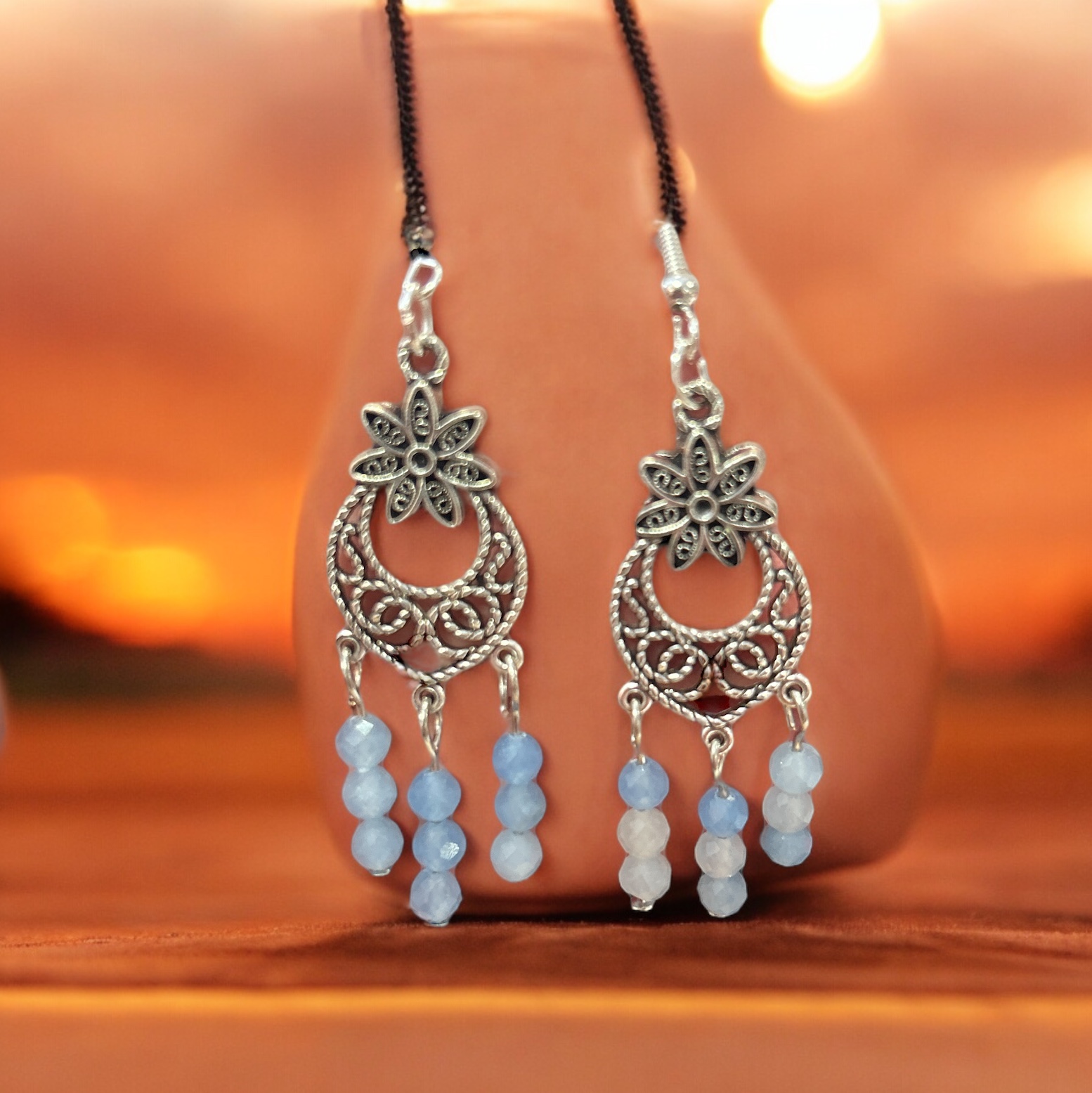 Boucles d'oreilles ethniques calcédoine bleue
