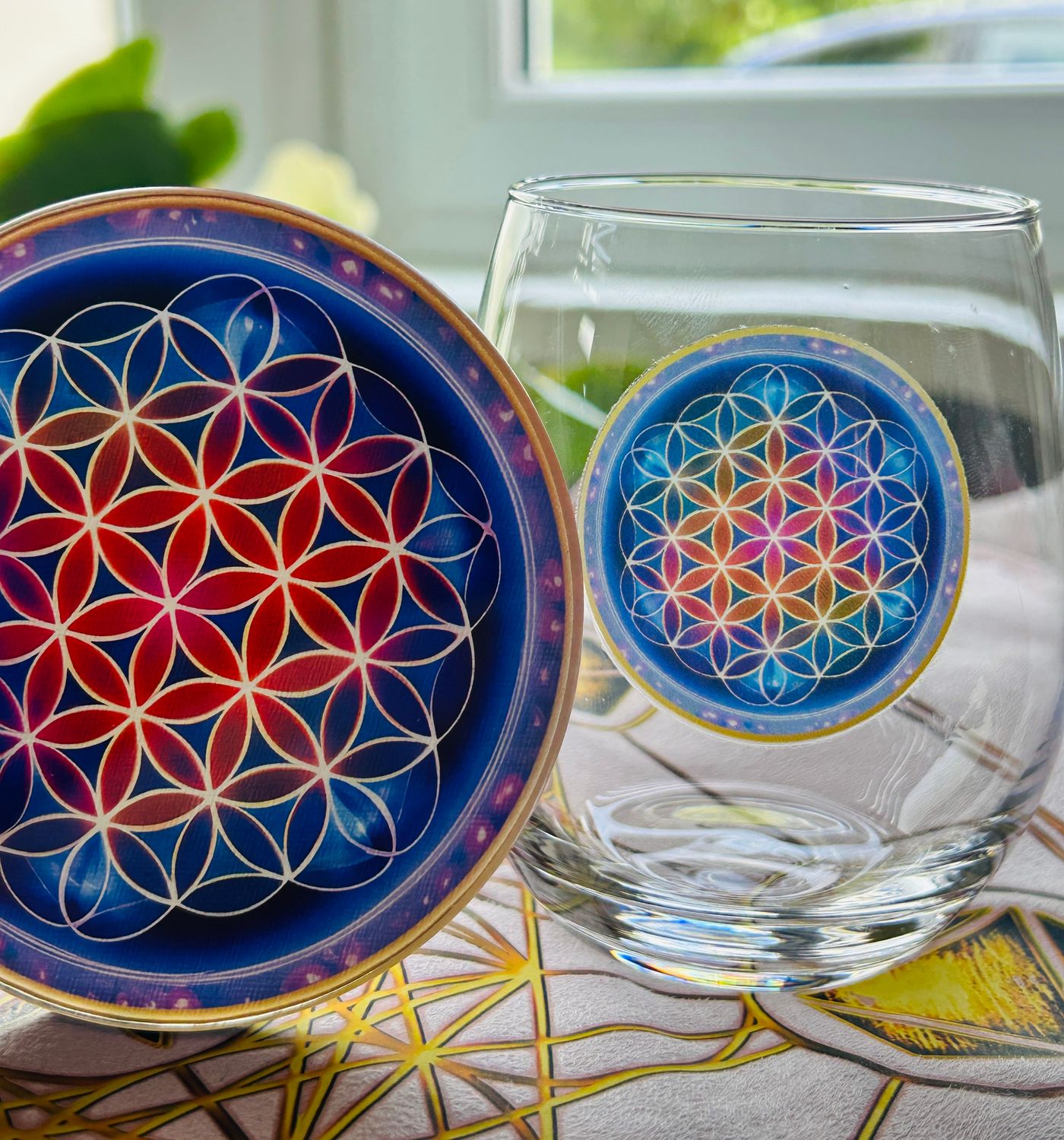Verre fleur de vie couleur et dessous de verre assorti