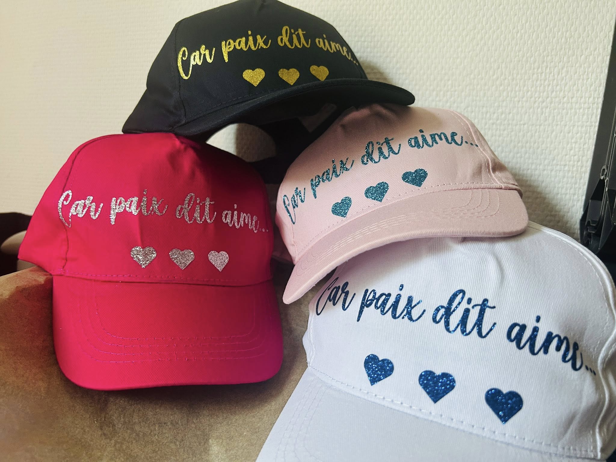 Casquettes Texte pailleté ou motifs