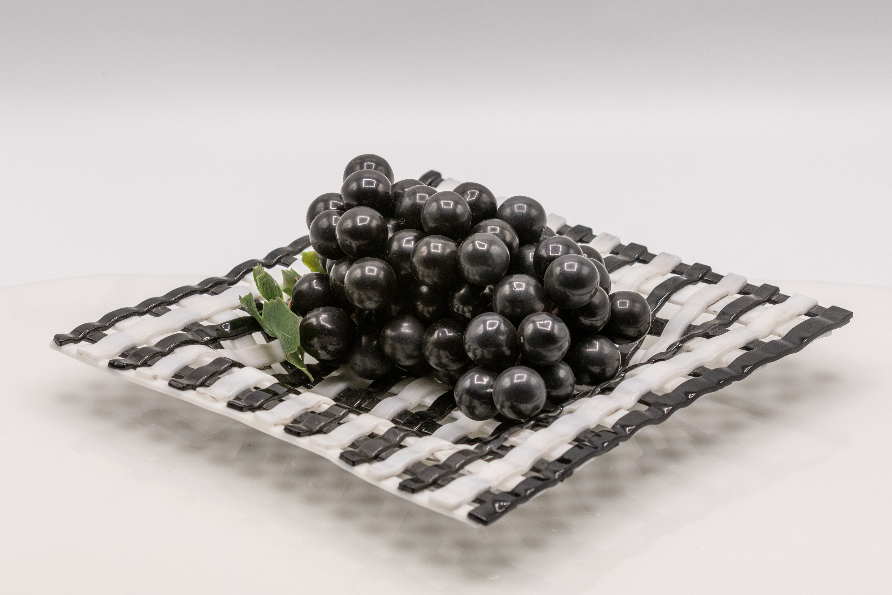 Black & White Elegance Glass Lattice Dish