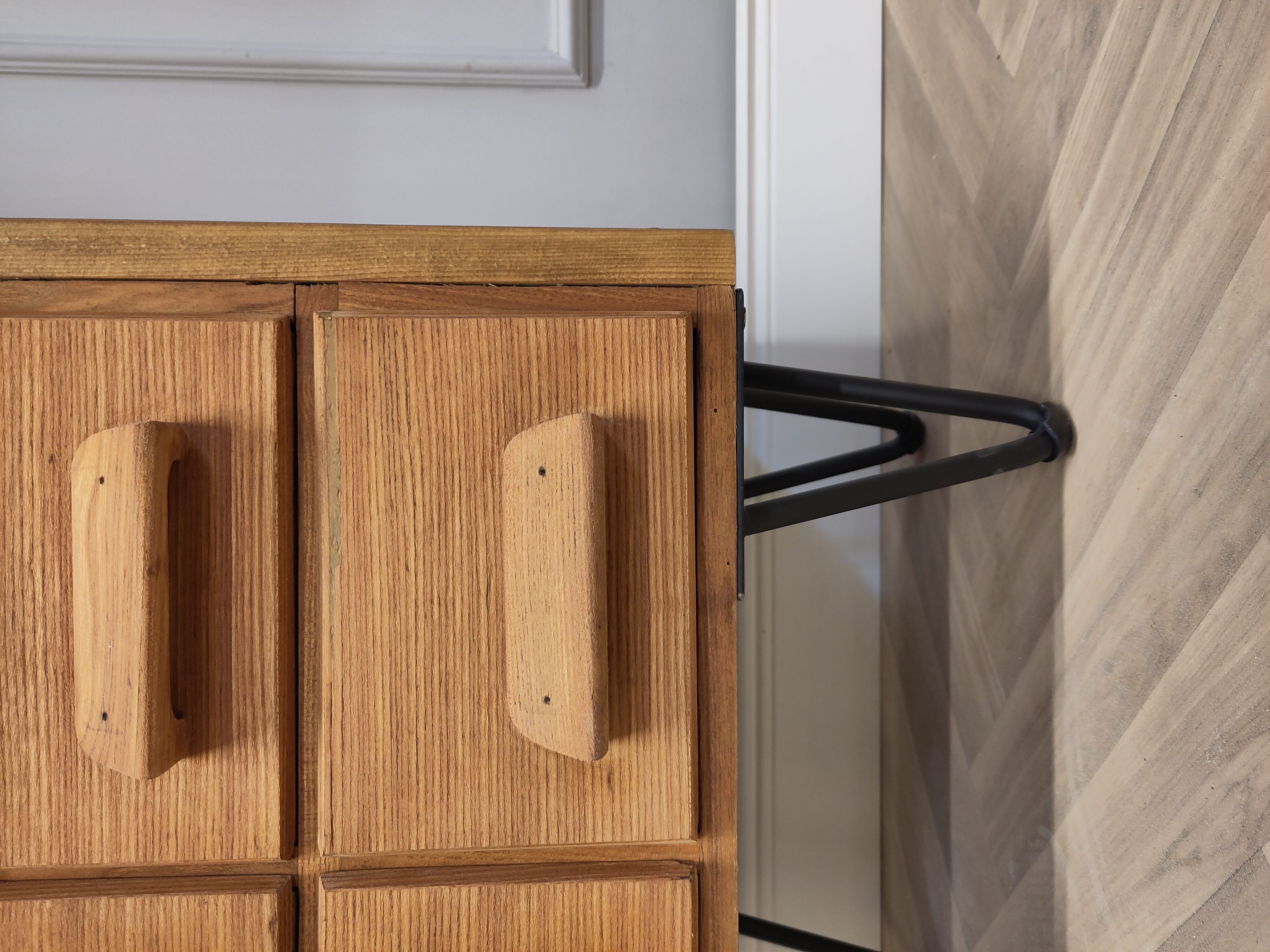 Holzkommode mit Schubladen