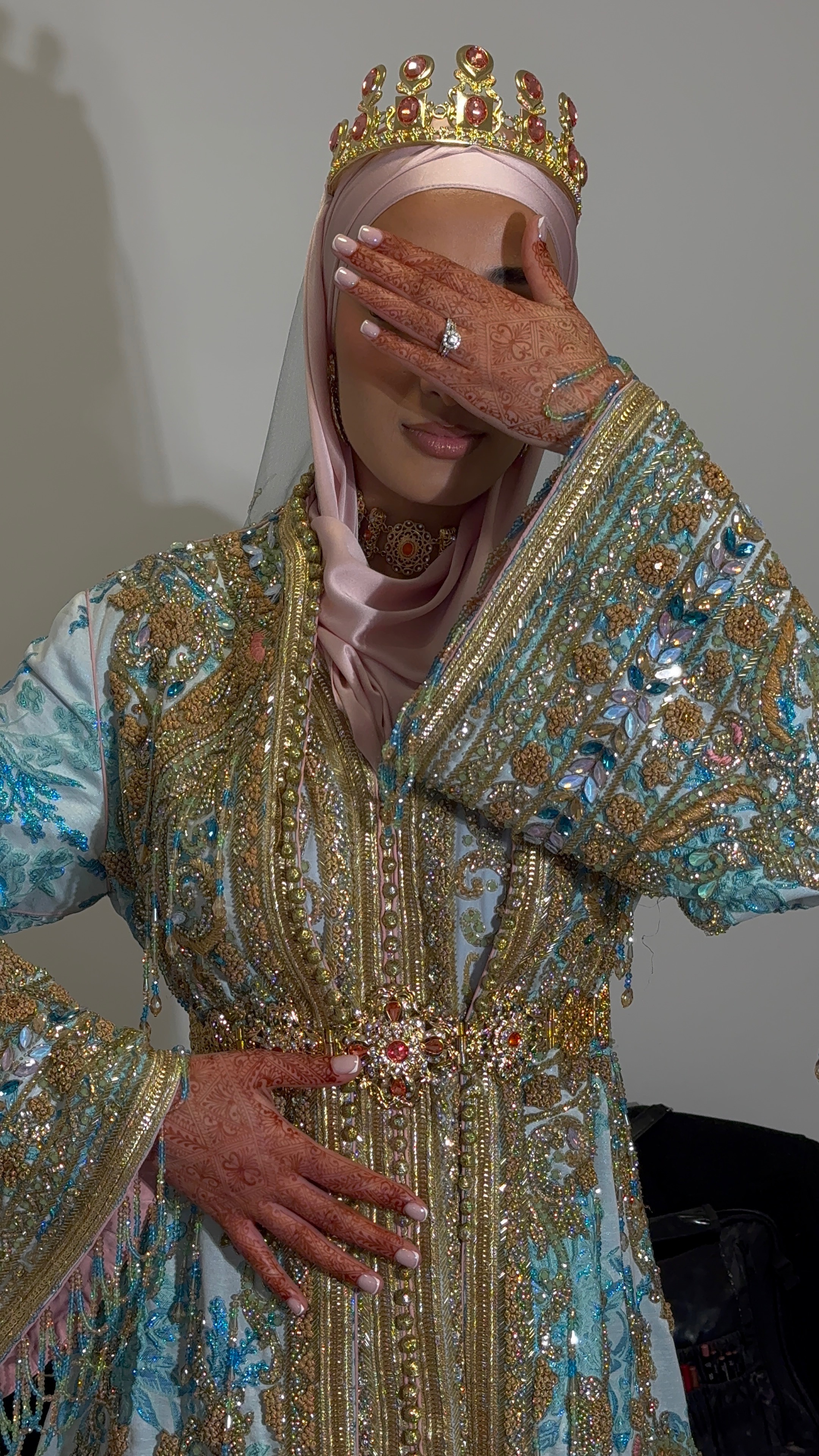 TAKSHITA BLEU BROCARD