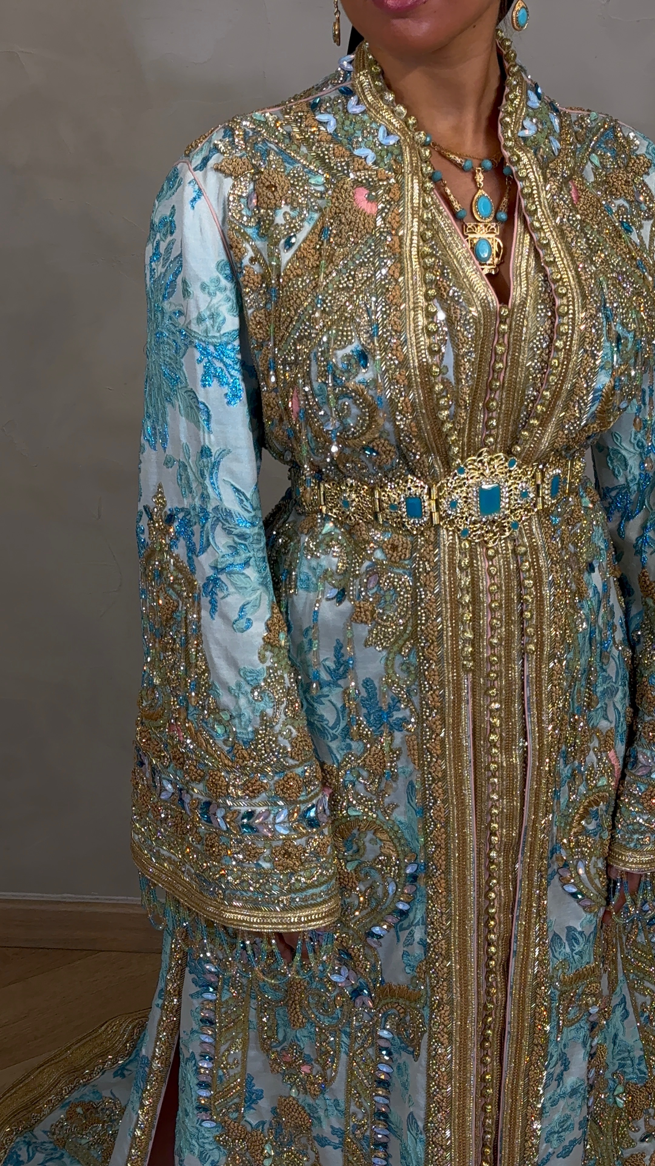 TAKSHITA BLEU BROCARD