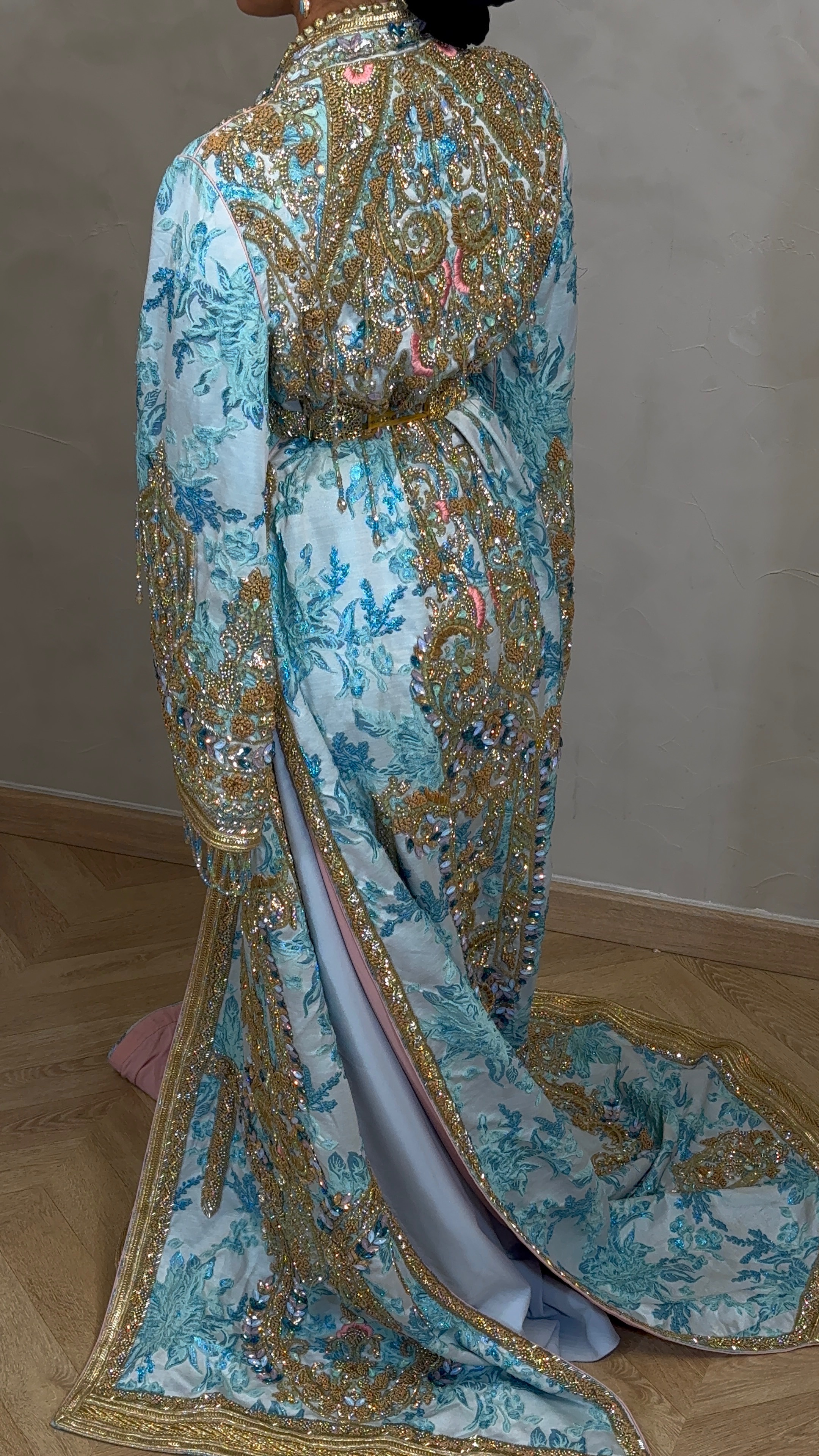 TAKSHITA BLEU BROCARD