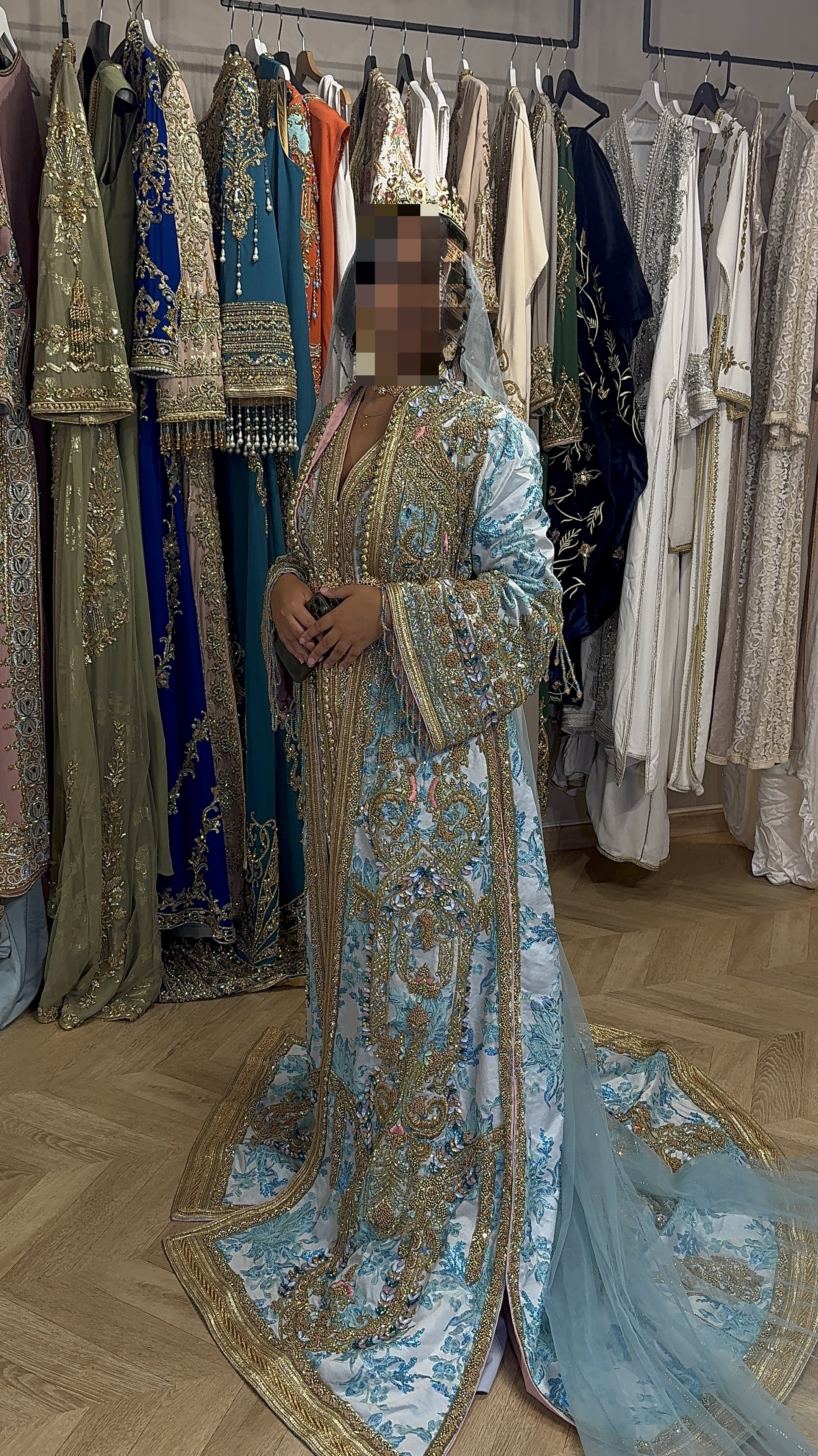 TAKSHITA BLEU BROCARD