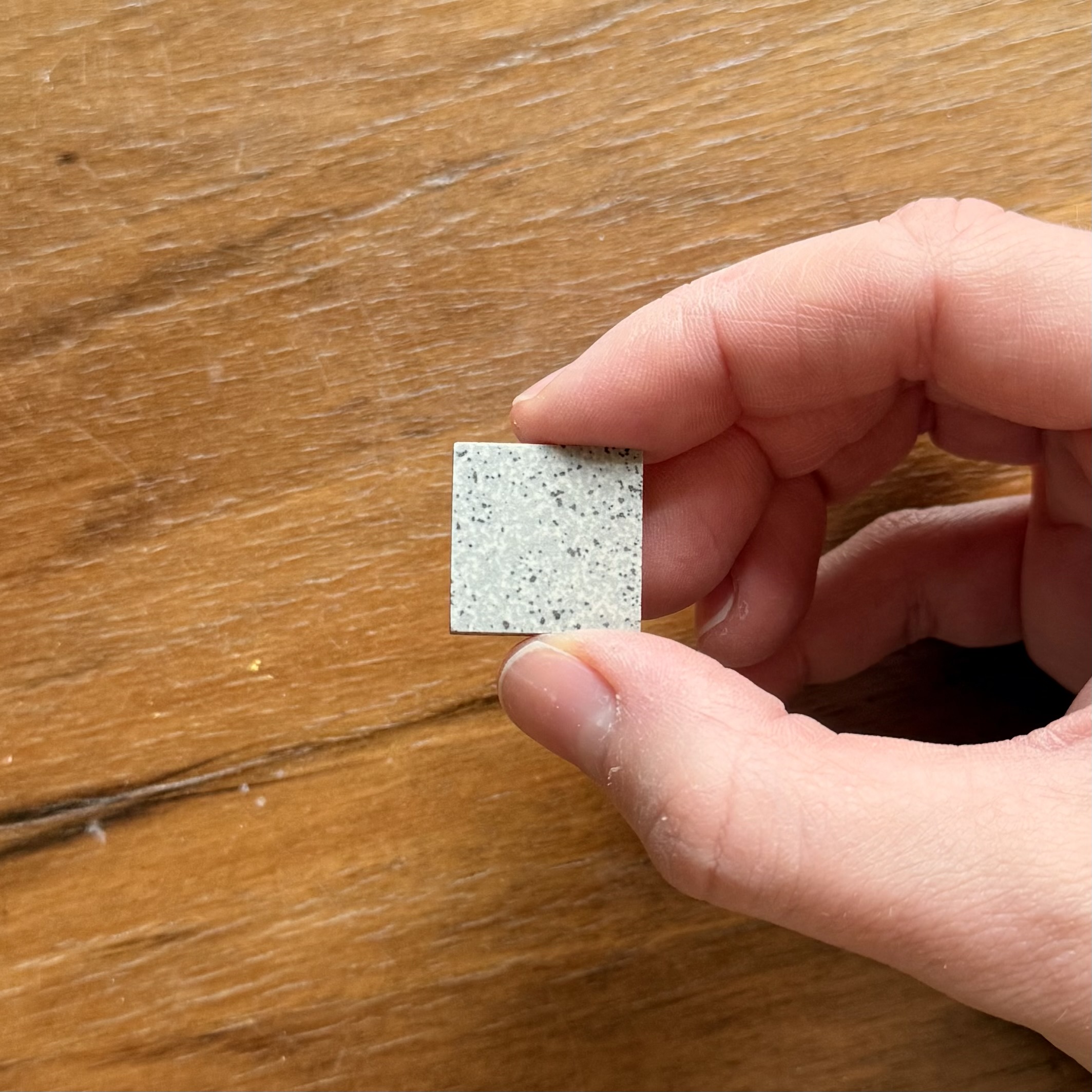 Kafelki do mozaiki - w szare kropki