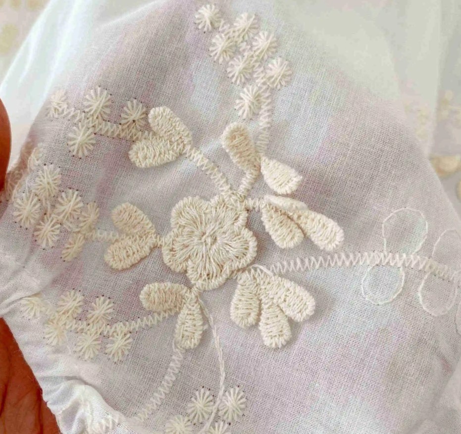 Sofi Embroidered Romperis