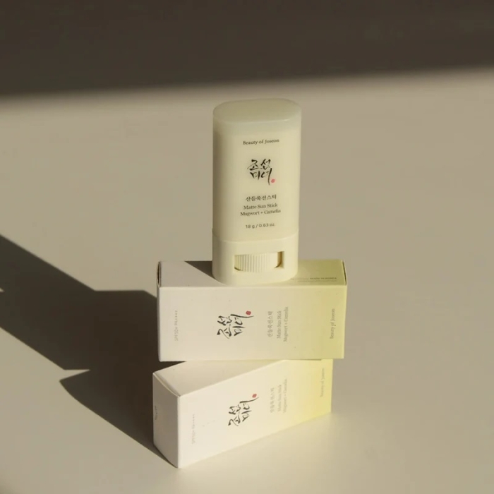 Beauty of Joseon Matte Sun Stick Mugwort + Camelia SPF50+ PA++++ pieštukinė apsauga nuo saulės su kraujažole ir kamelija, 18 g.