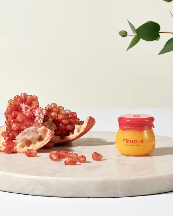 Frudia Pomegranate Hydrating Honey Lip Balm drėkinantis lūpų balzamas su granatų ekstraktu ir medumi