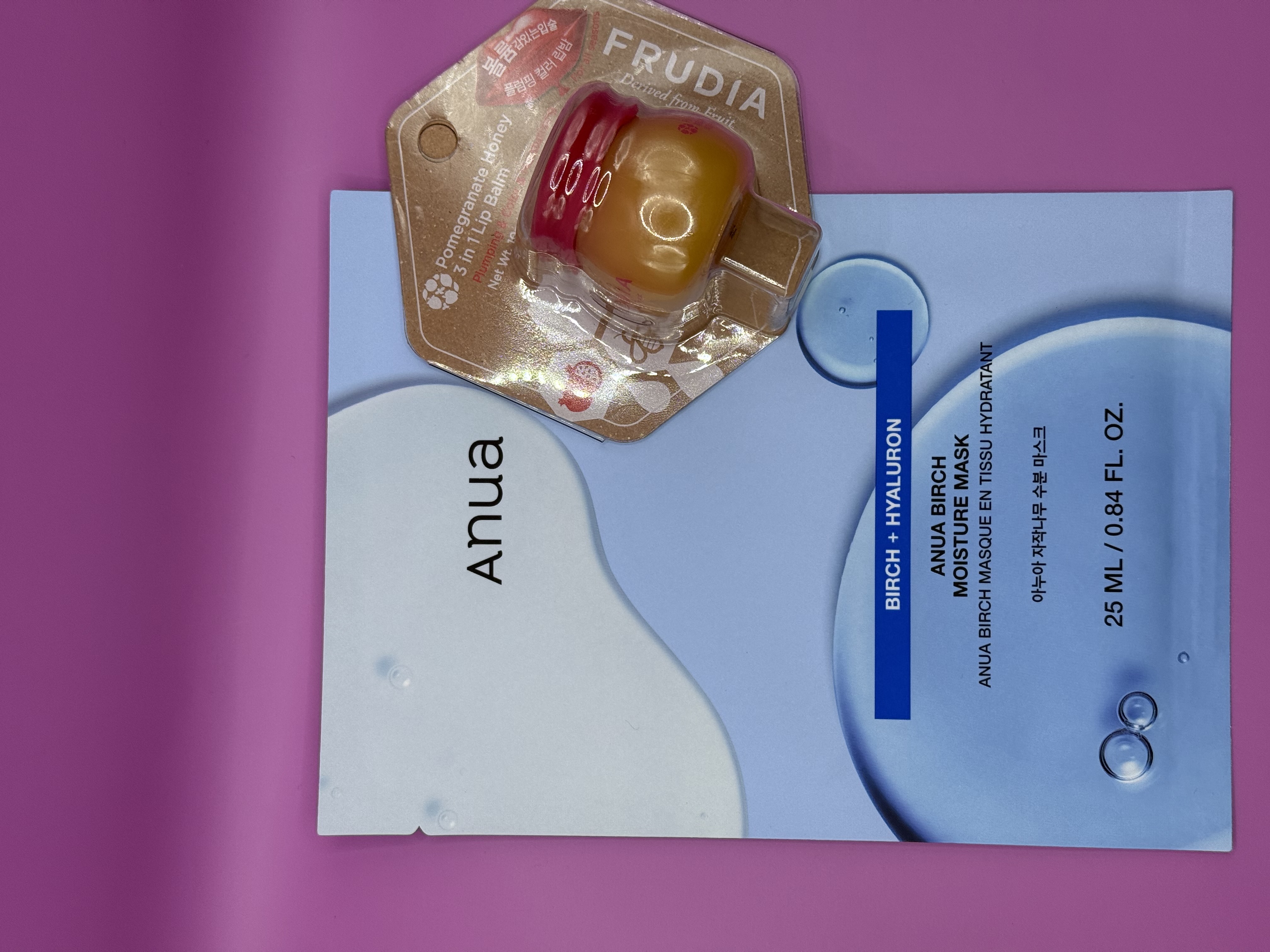 Rinkinys: drėkinanti veido kaukė + drėkinantis lūpų balzamas