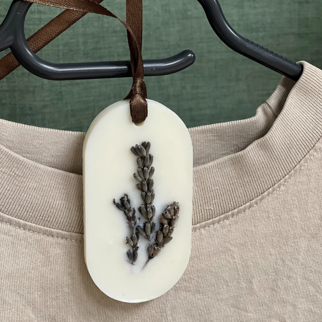 Pakabinamas kvapas Juodasis gintaras ir laukinė žibutė