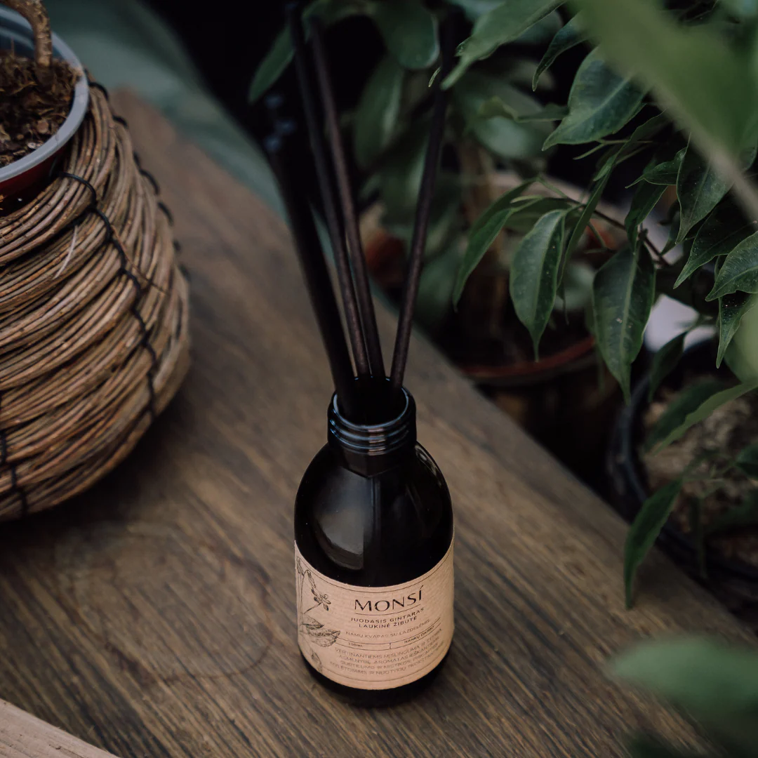 Namų kvapas - Juodasis gintaras ir laukinė žibutė (150ml)