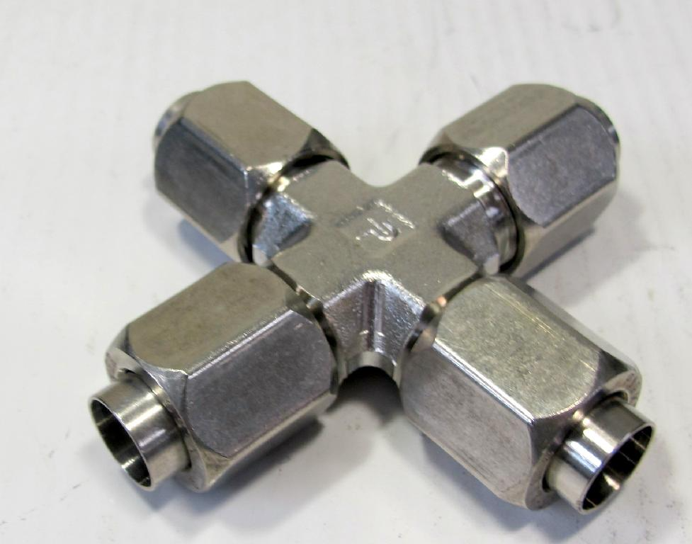 Hylok Union Cross Tee 6mm Tube SS316 