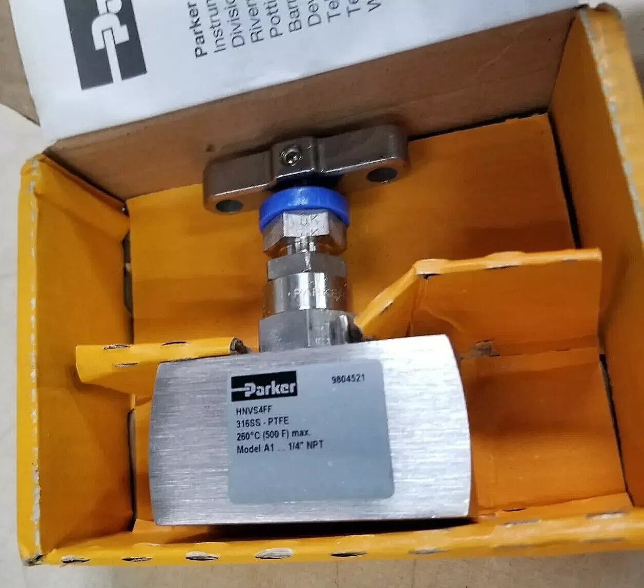 Parker Needle Valve HNVS4FF 1/4" FNPT x 1/4" FNPT SS316