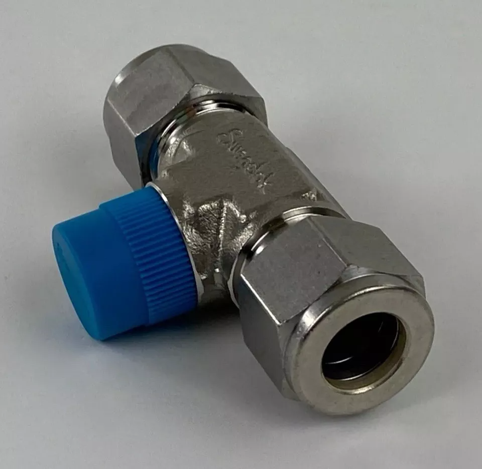 Swagelok Male Branch Tee 3/8" OD x 3/8" MNPT x 3/8" OD – 316 SS - SS-600-3-6TTM