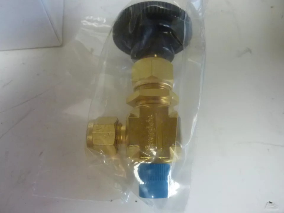 Swagelok Needle Angle Valve 1/4" OD x 1/4" MNPT Brass