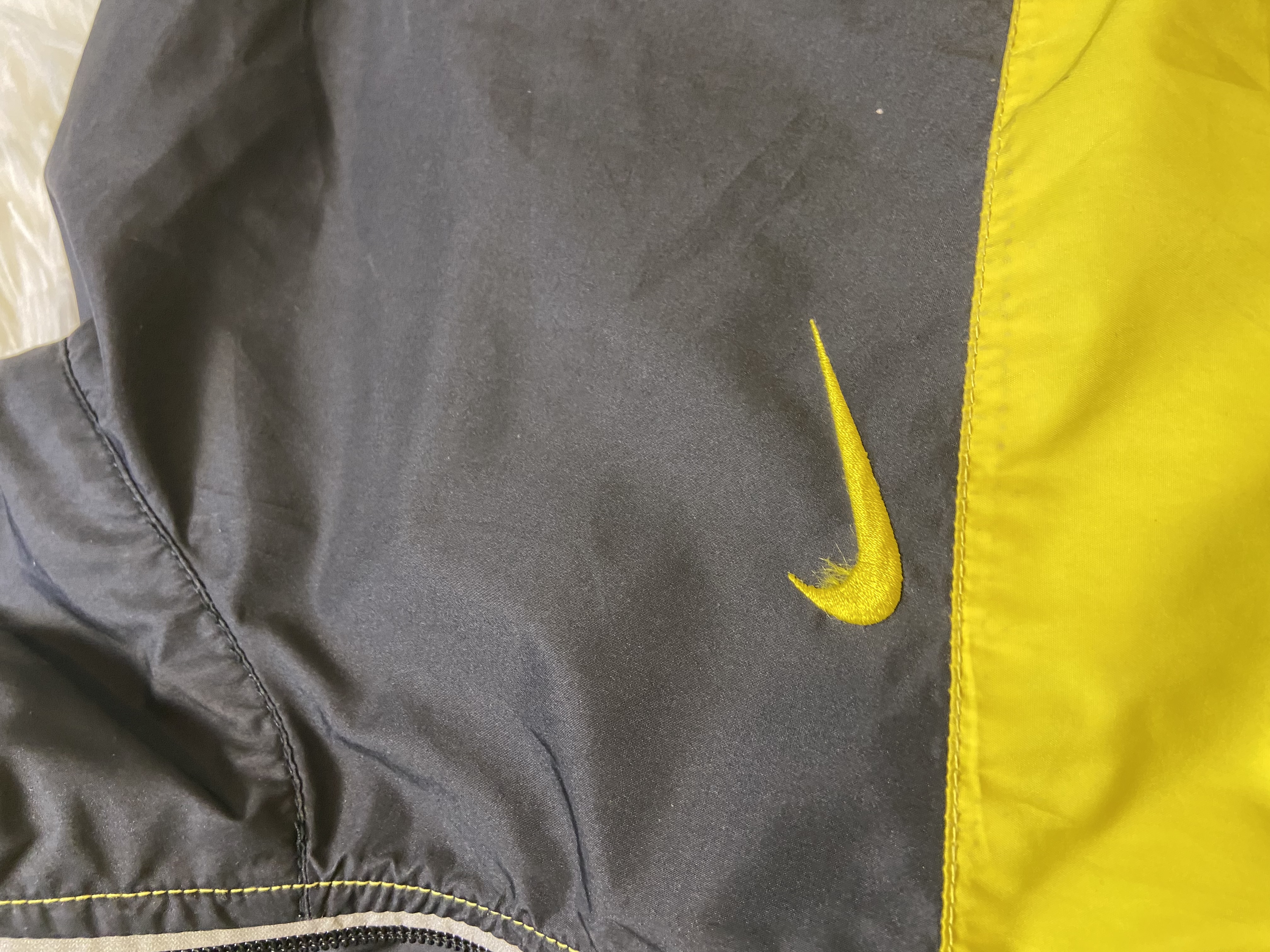 Veste coupe vent Nike Vintage jaune et noir