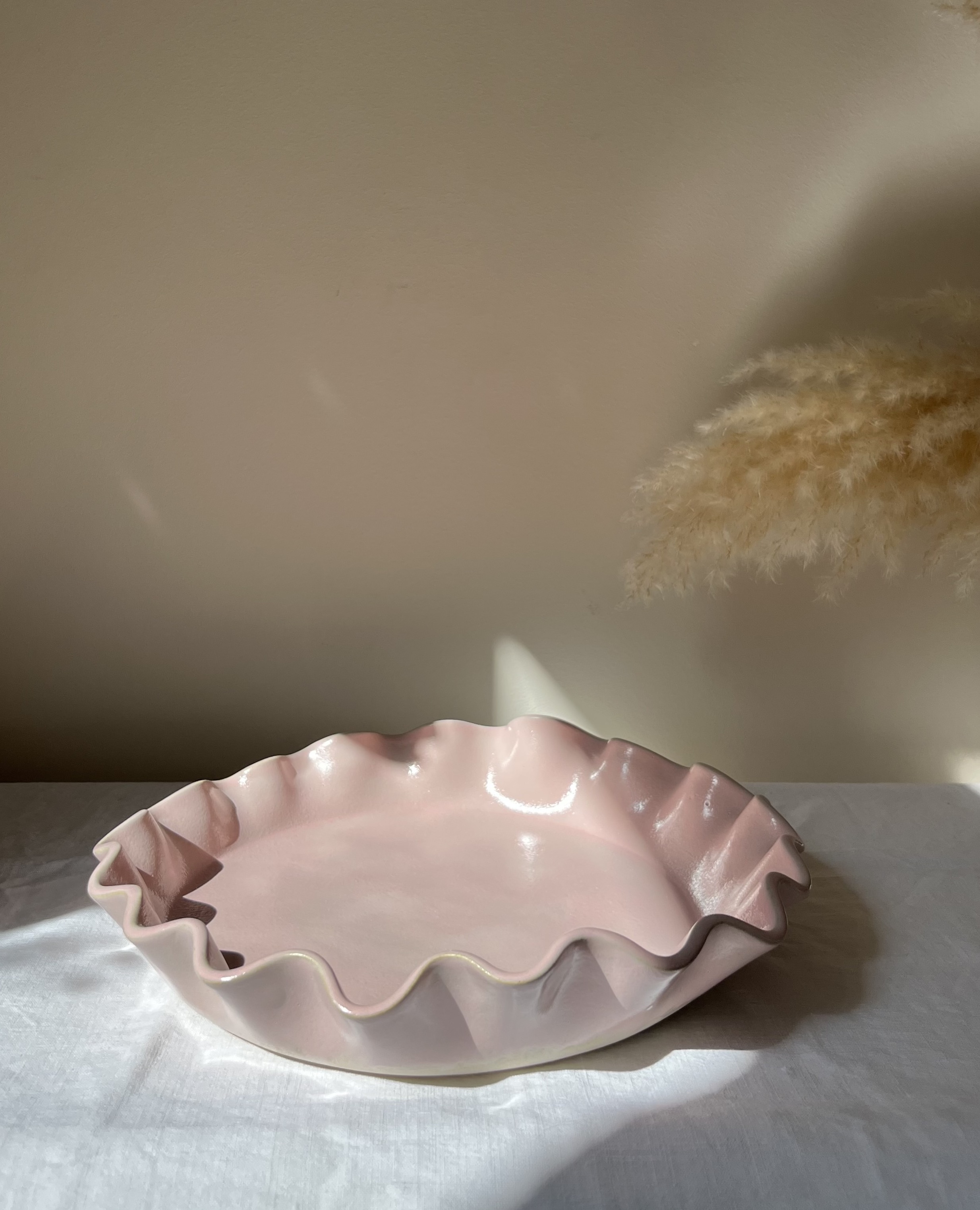 Plat à vagues grès rose