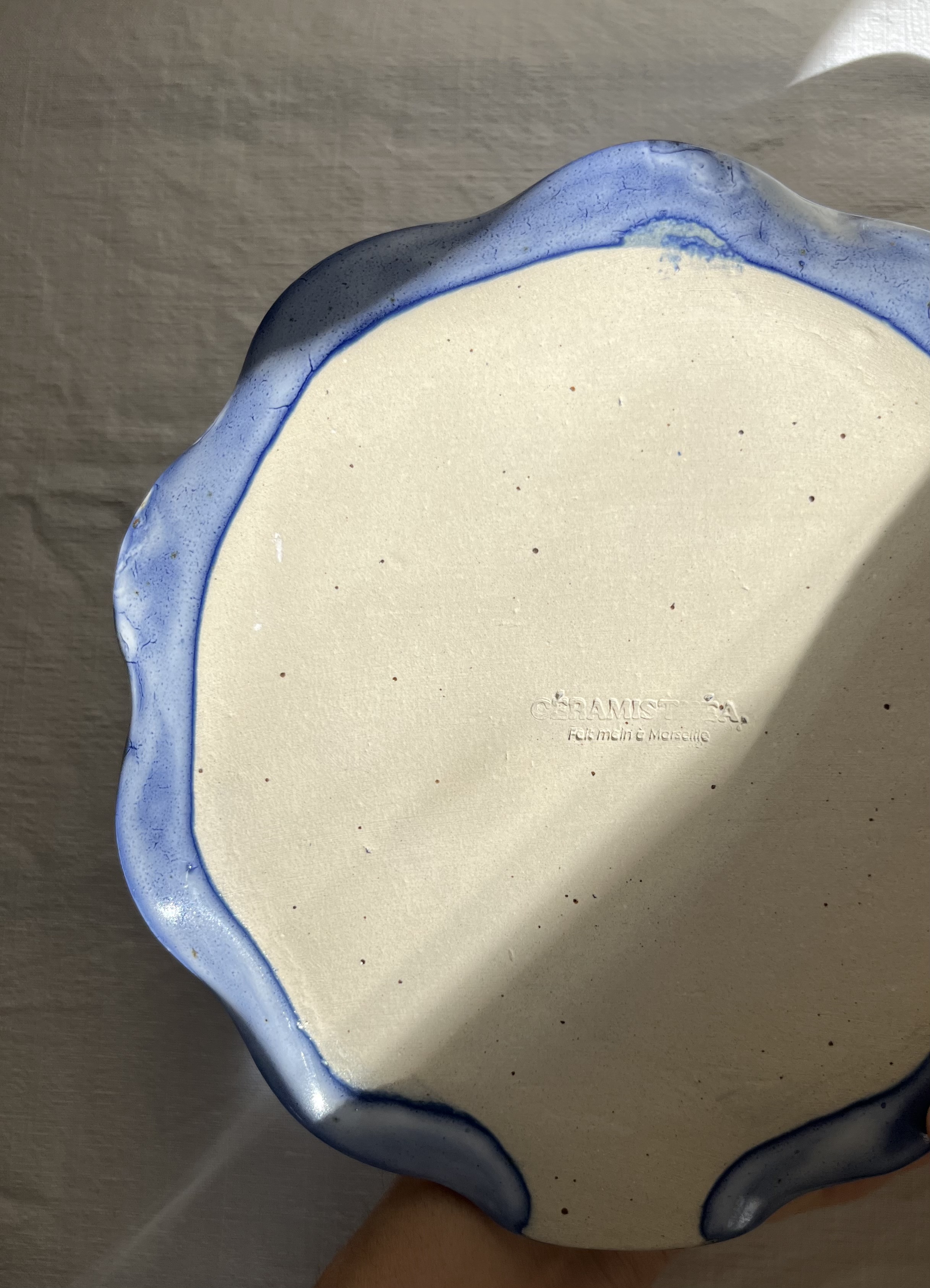 Petite assiette pétoncle bleu craquelé