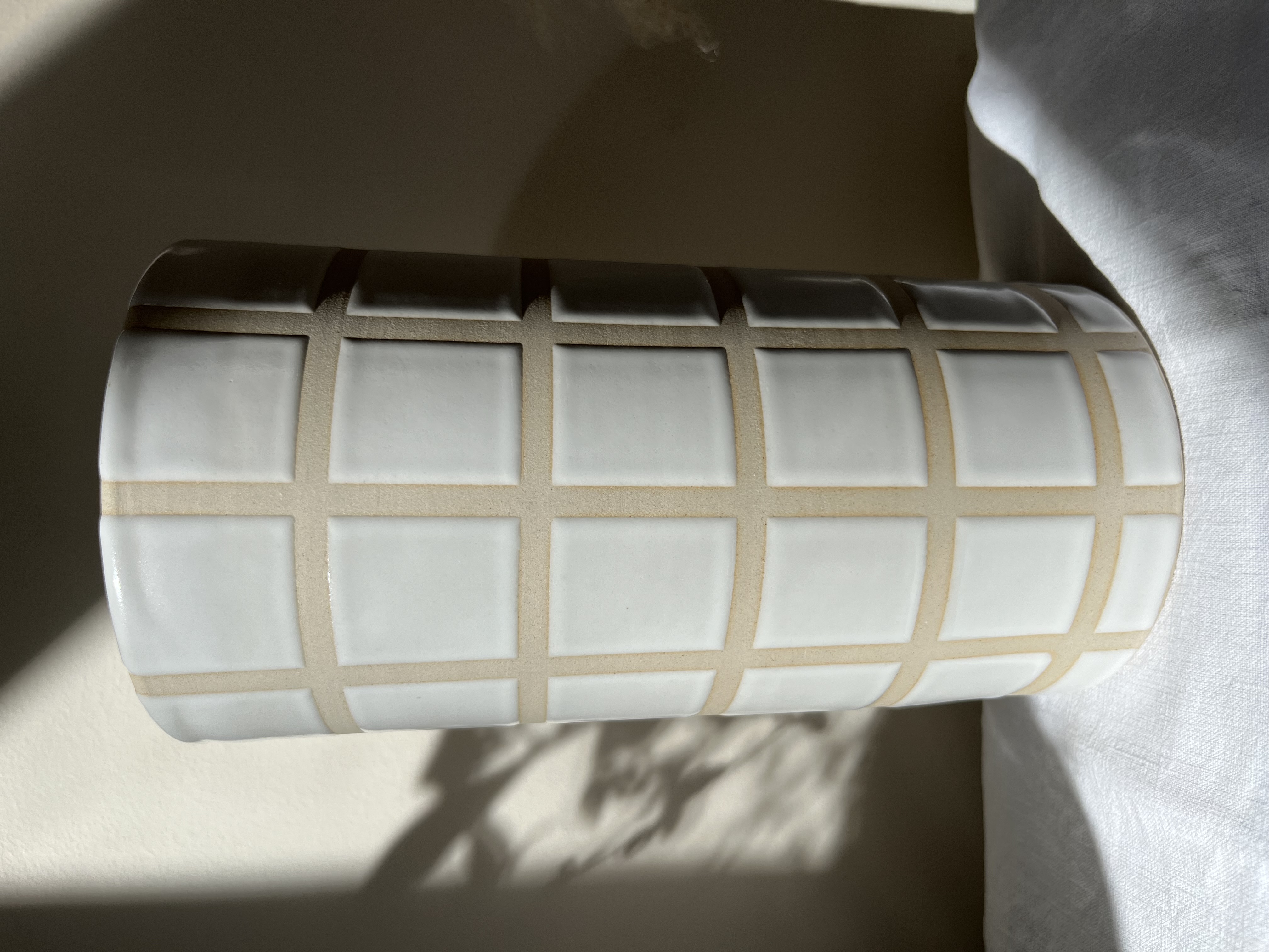 Vase quadrillé blanc
