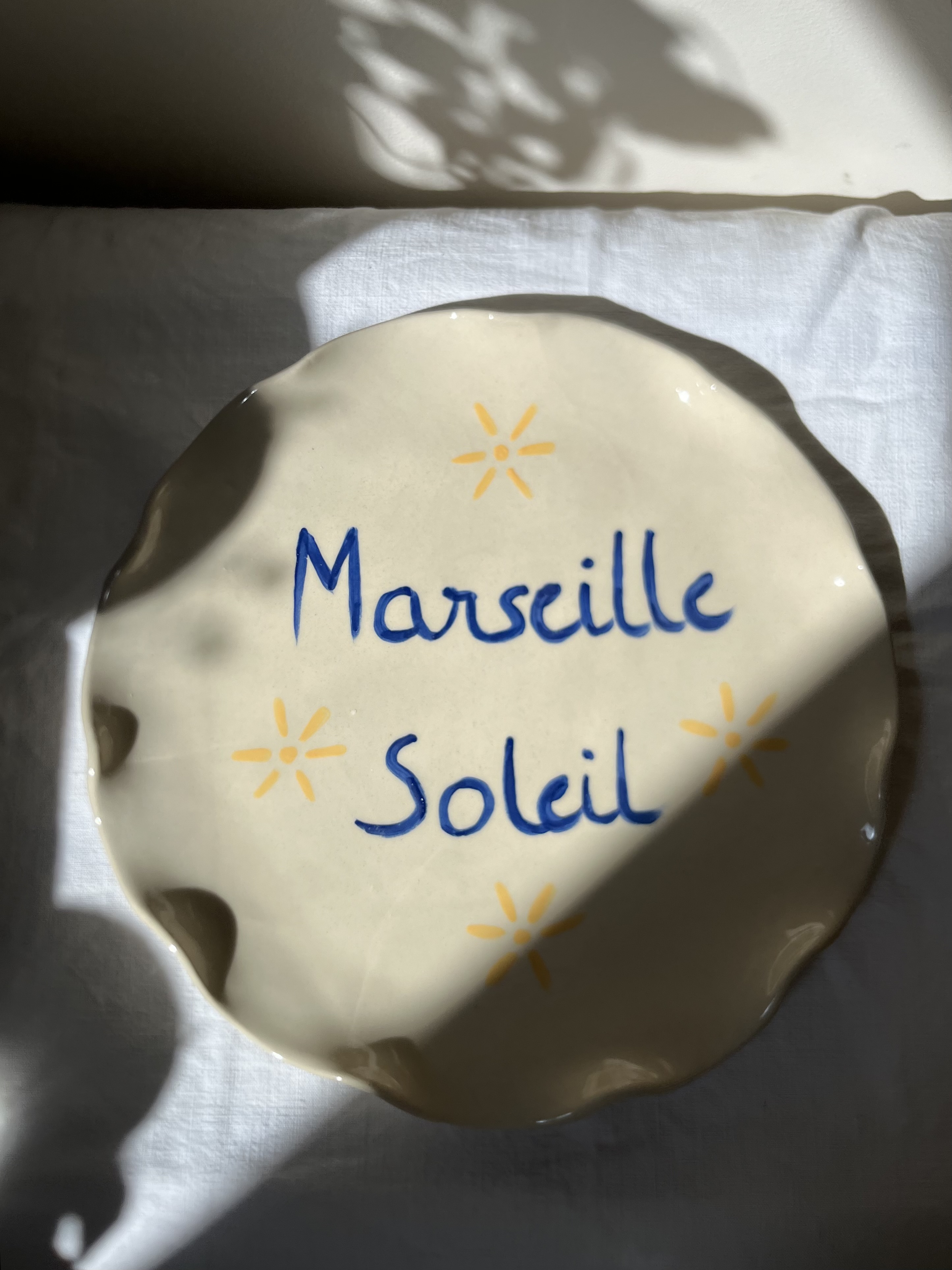 Grande assiette vague "Marseille soleil"