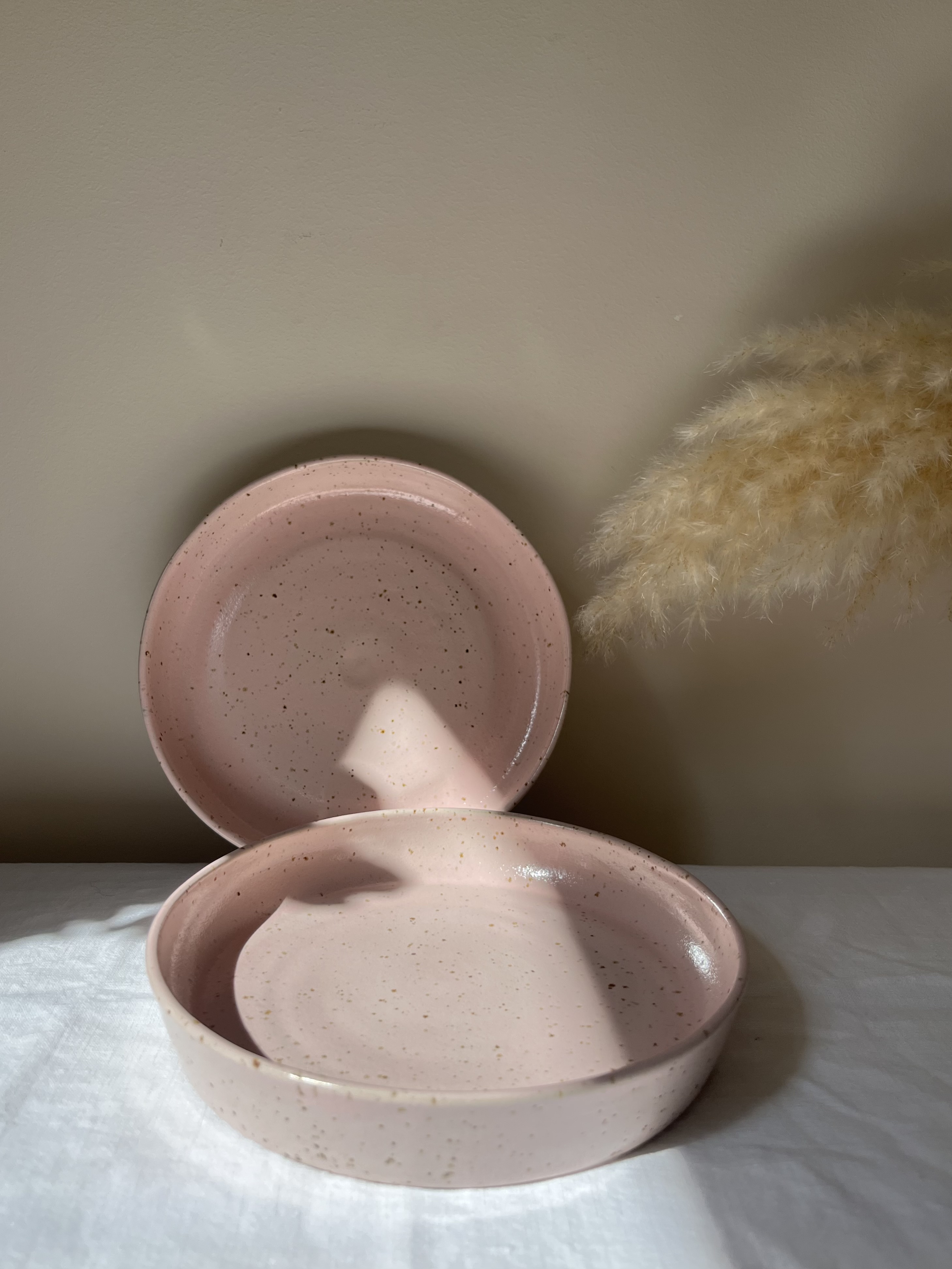 Petite assiette rose mouchetée