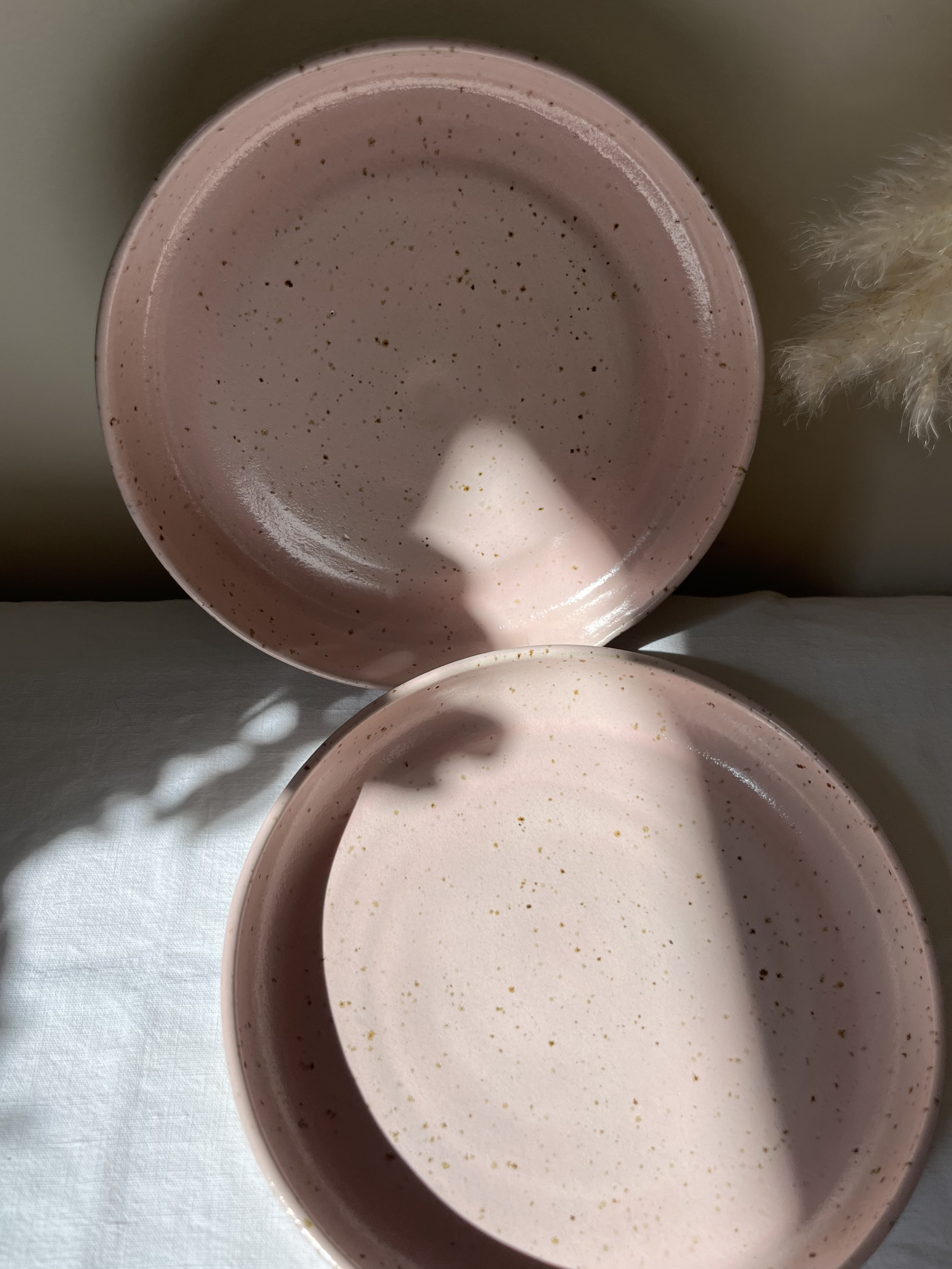 Petite assiette rose mouchetée