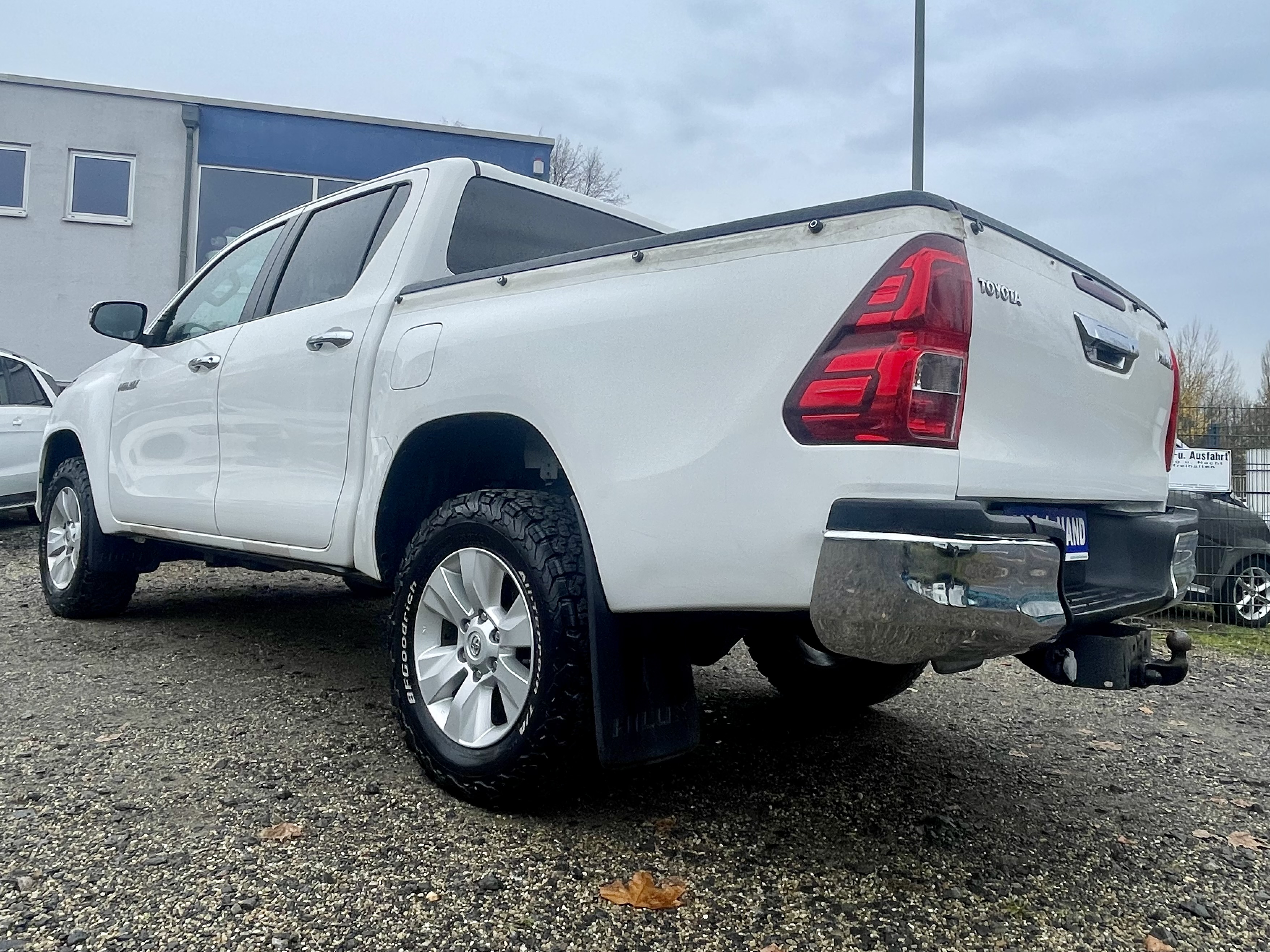 Toyota Hilux 4X4 DOUBLE CAB  